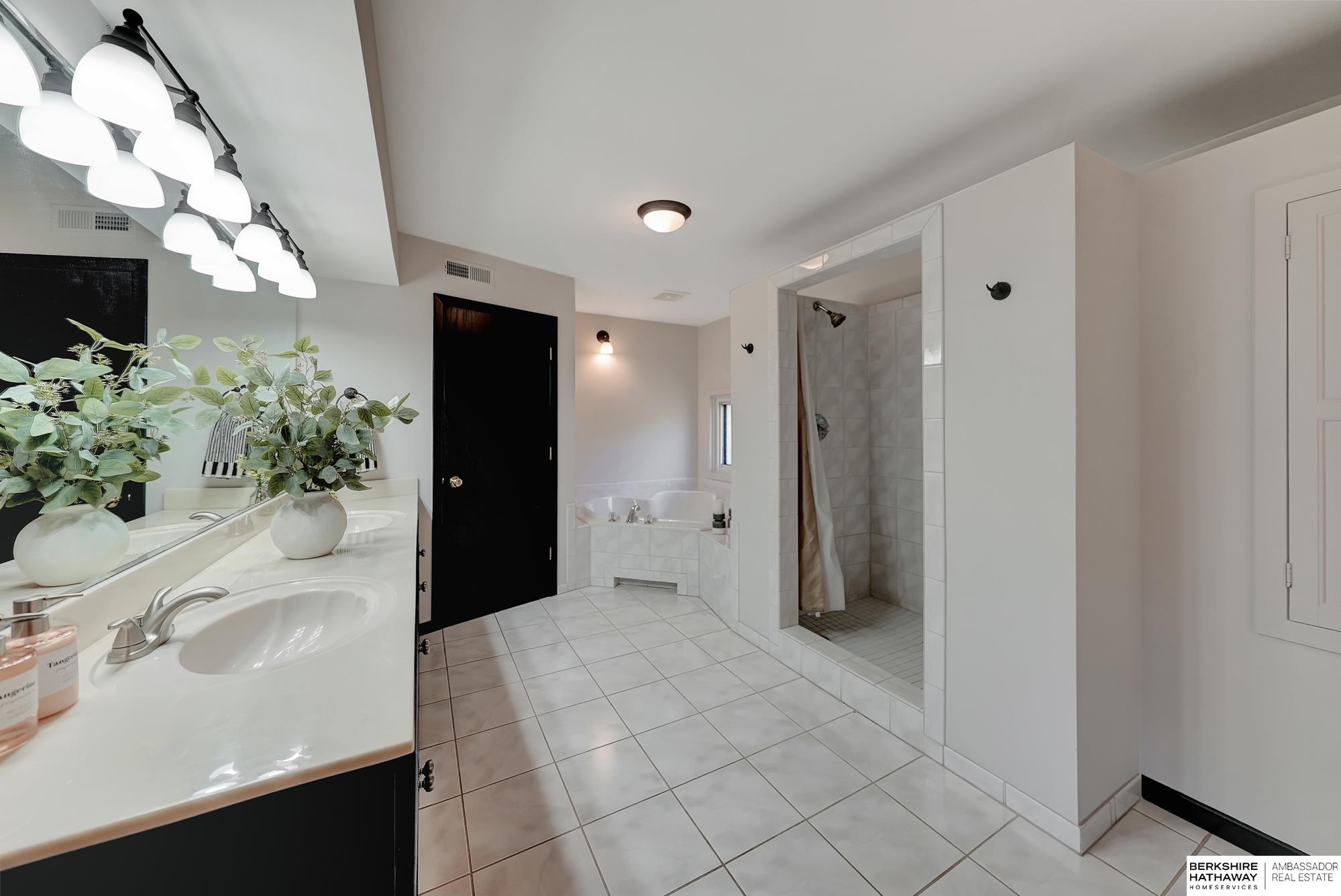 Fort Calhoun, Nebraska 68023, United States, 5 Bedrooms Bedrooms, ,3 BathroomsBathrooms,Residential,Active,1758