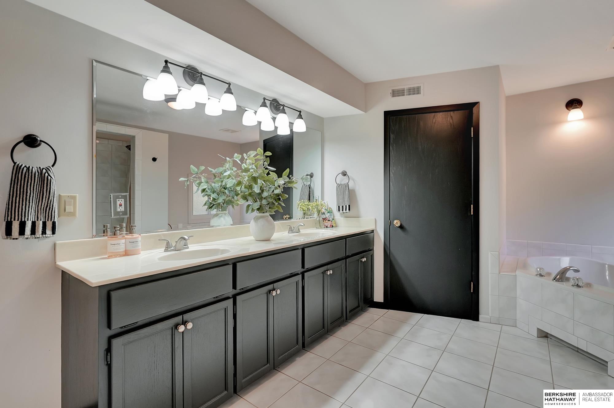 Fort Calhoun, Nebraska 68023, United States, 5 Bedrooms Bedrooms, ,3 BathroomsBathrooms,Residential,Active,1758