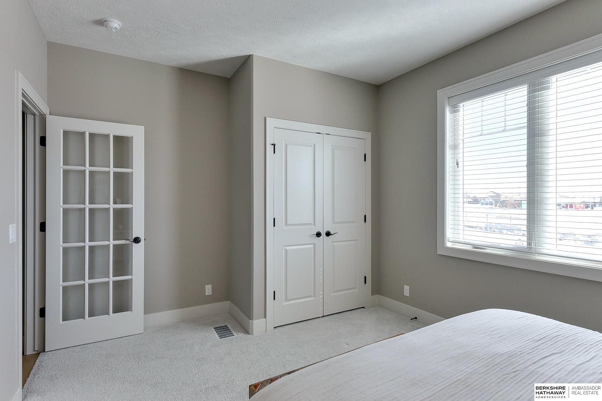 Omaha, Nebraska 68130, United States, 3 Bedrooms Bedrooms, ,3 BathroomsBathrooms,Residential,Pending,93028