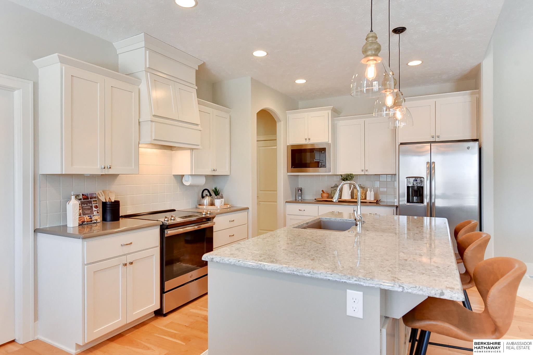 Omaha, Nebraska 68130, United States, 3 Bedrooms Bedrooms, ,3 BathroomsBathrooms,Residential,Pending,93028