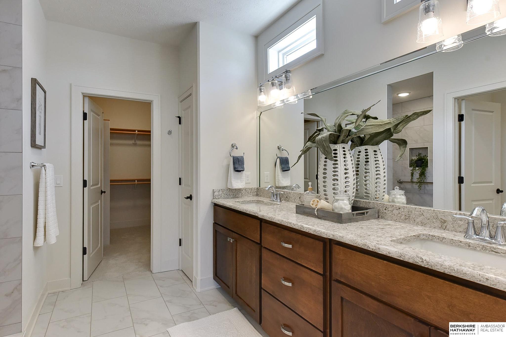 Omaha, Nebraska 68130, United States, 3 Bedrooms Bedrooms, ,3 BathroomsBathrooms,Residential,Pending,93028