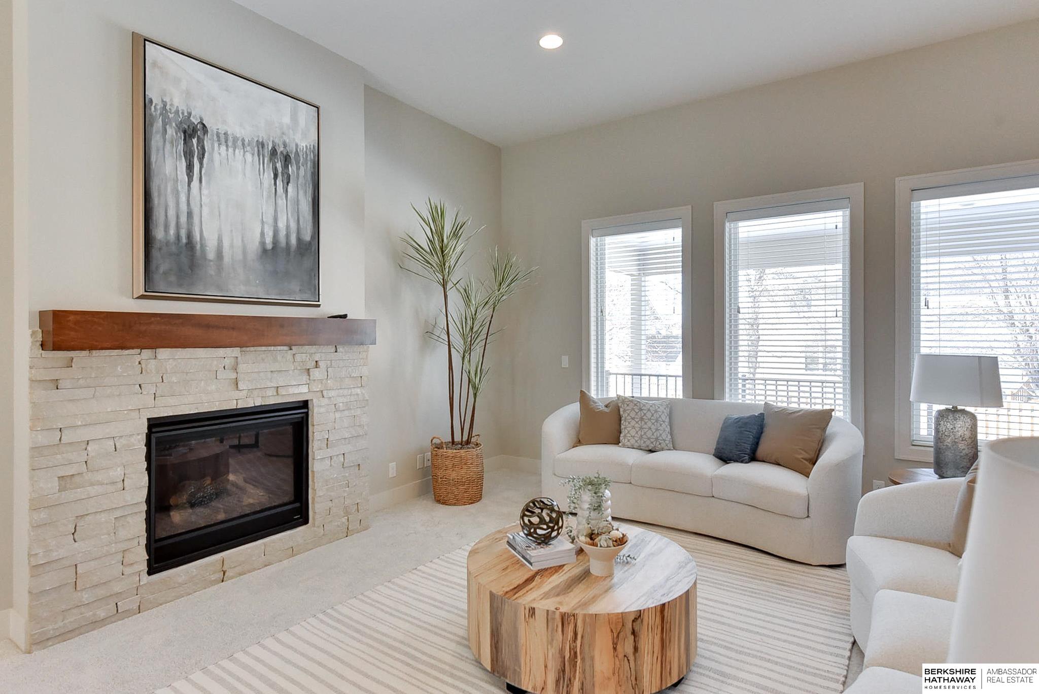 Omaha, Nebraska 68130, United States, 3 Bedrooms Bedrooms, ,3 BathroomsBathrooms,Residential,Pending,93028