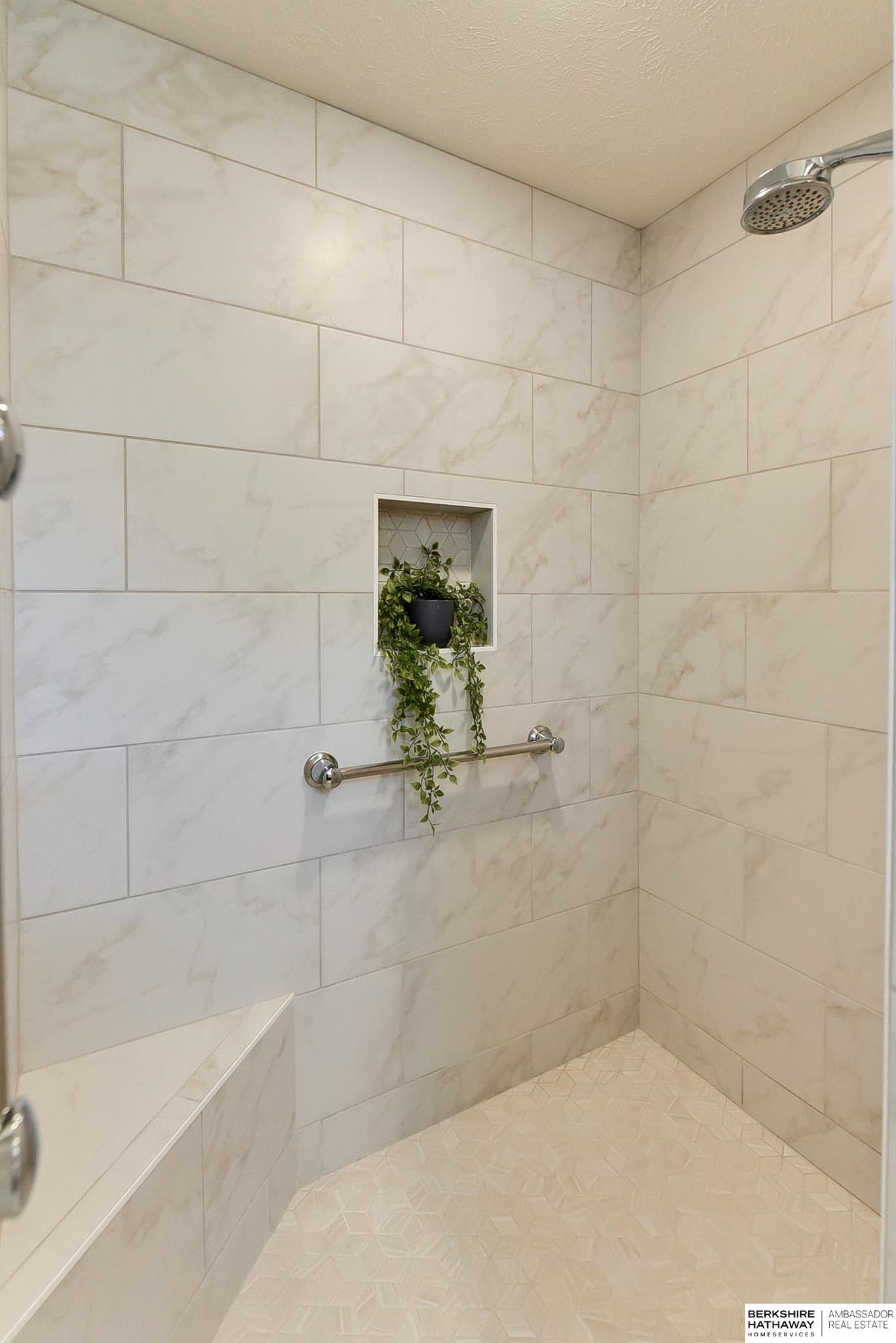 Omaha, Nebraska 68130, United States, 3 Bedrooms Bedrooms, ,3 BathroomsBathrooms,Residential,Pending,93028