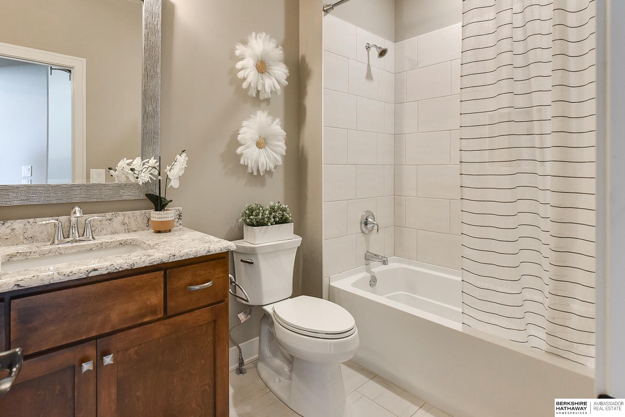 Omaha, Nebraska 68130, United States, 3 Bedrooms Bedrooms, ,3 BathroomsBathrooms,Residential,Pending,93028