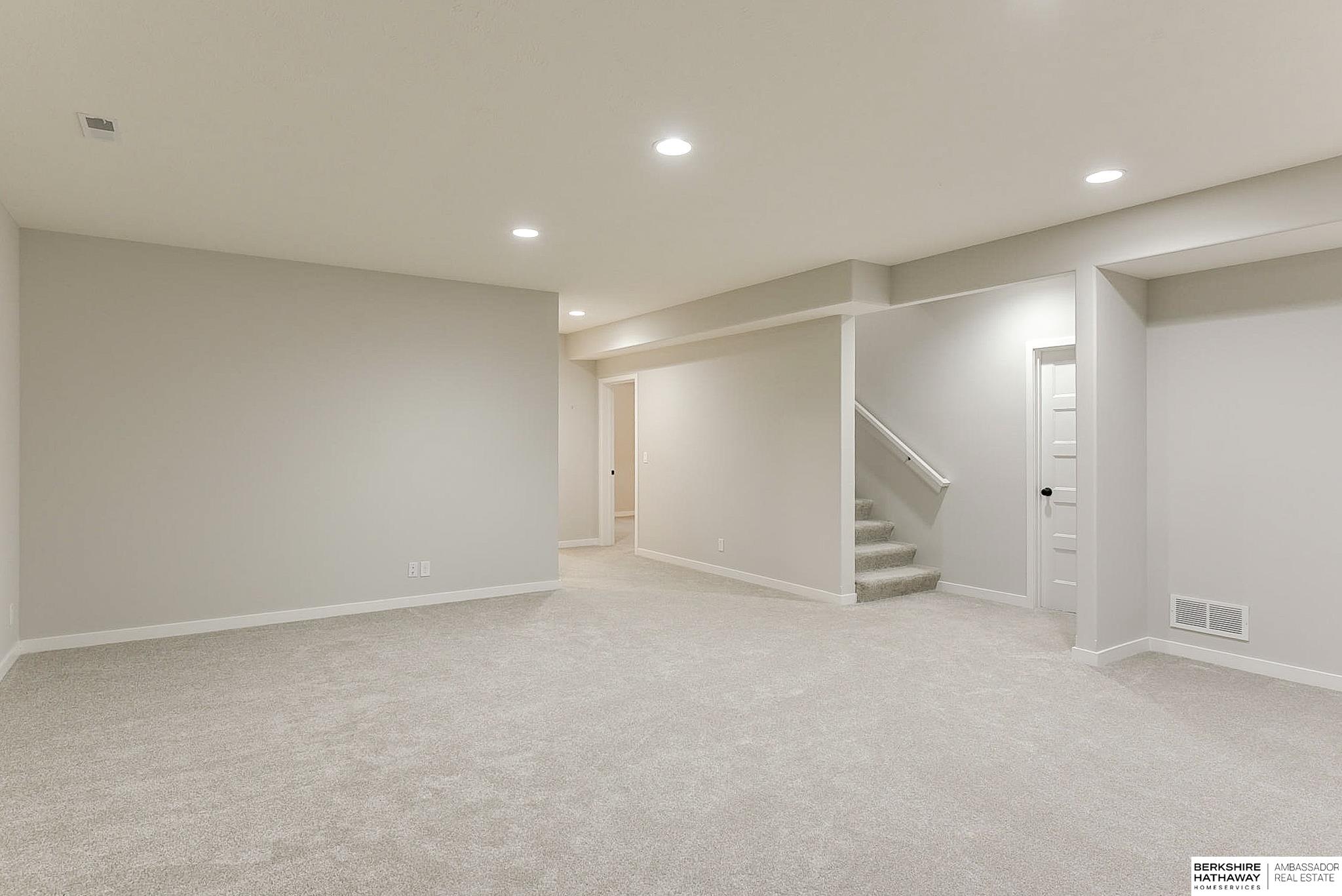 Omaha, Nebraska 68022, United States, 4 Bedrooms Bedrooms, ,3 BathroomsBathrooms,Residential,Pending,14372