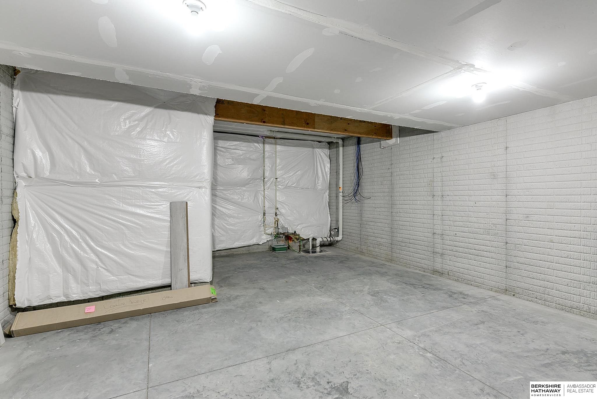 Omaha, Nebraska 68022, United States, 4 Bedrooms Bedrooms, ,3 BathroomsBathrooms,Residential,Pending,14372