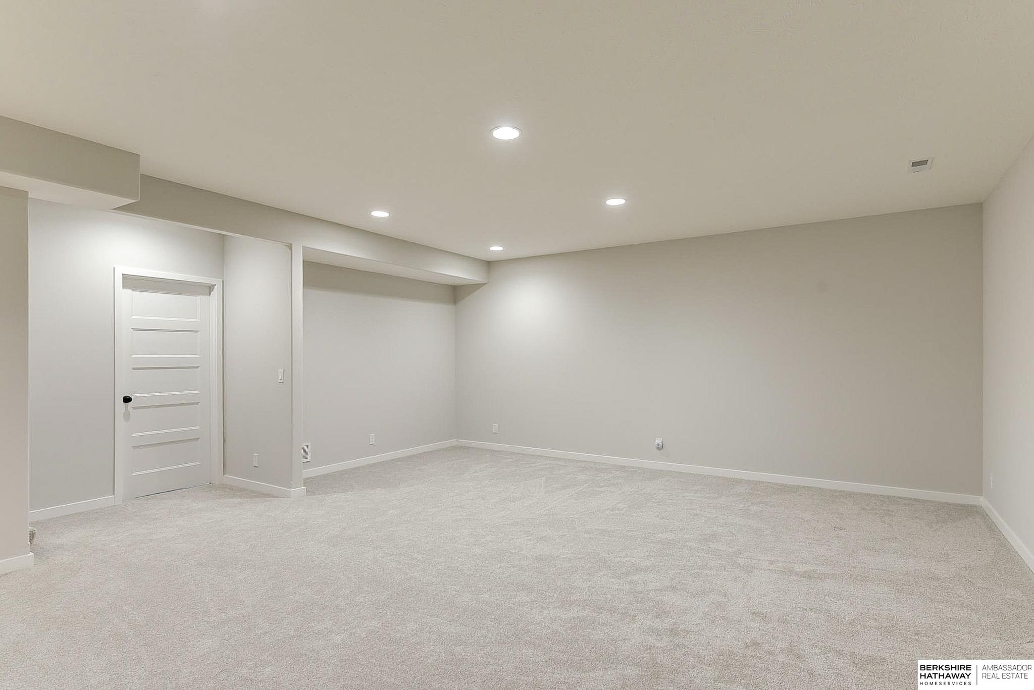 Omaha, Nebraska 68022, United States, 4 Bedrooms Bedrooms, ,3 BathroomsBathrooms,Residential,Pending,14372