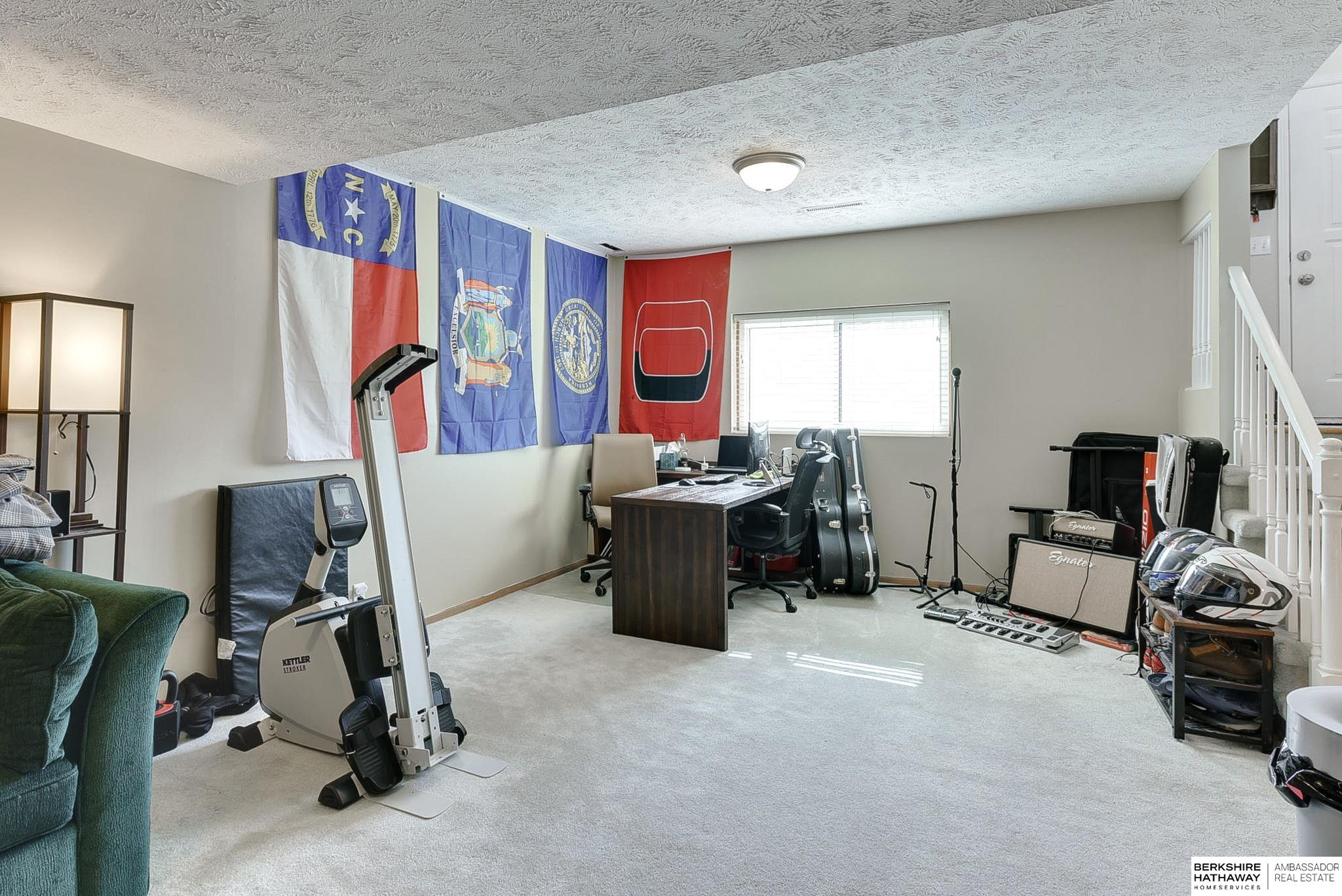 Omaha, Nebraska 68138, United States, 3 Bedrooms Bedrooms, ,2 BathroomsBathrooms,Residential,Pending,114000