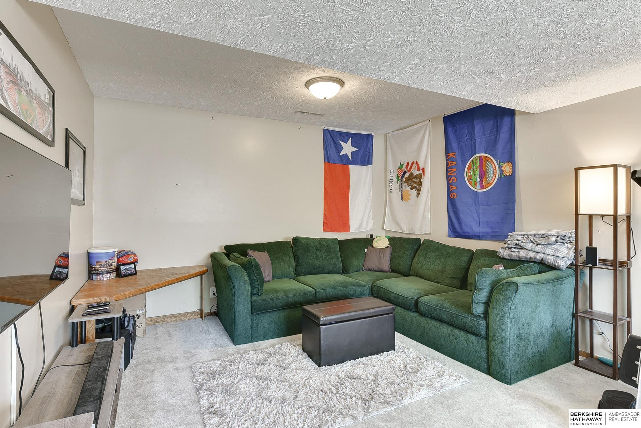 Omaha, Nebraska 68138, United States, 3 Bedrooms Bedrooms, ,2 BathroomsBathrooms,Residential,Pending,114000