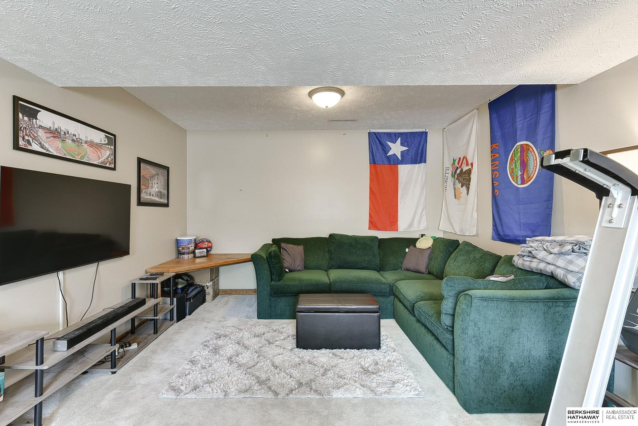 Omaha, Nebraska 68138, United States, 3 Bedrooms Bedrooms, ,2 BathroomsBathrooms,Residential,Pending,114000