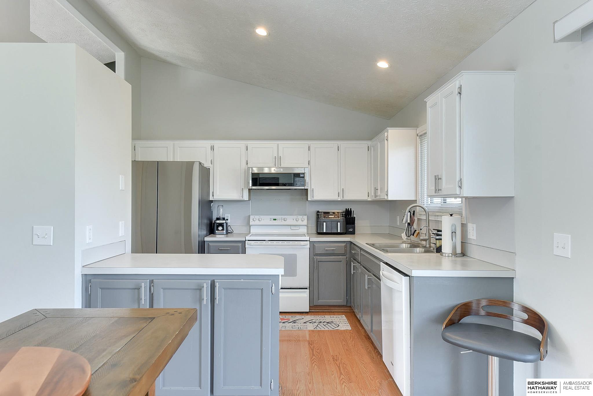 Omaha, Nebraska 68138, United States, 3 Bedrooms Bedrooms, ,2 BathroomsBathrooms,Residential,Pending,114000