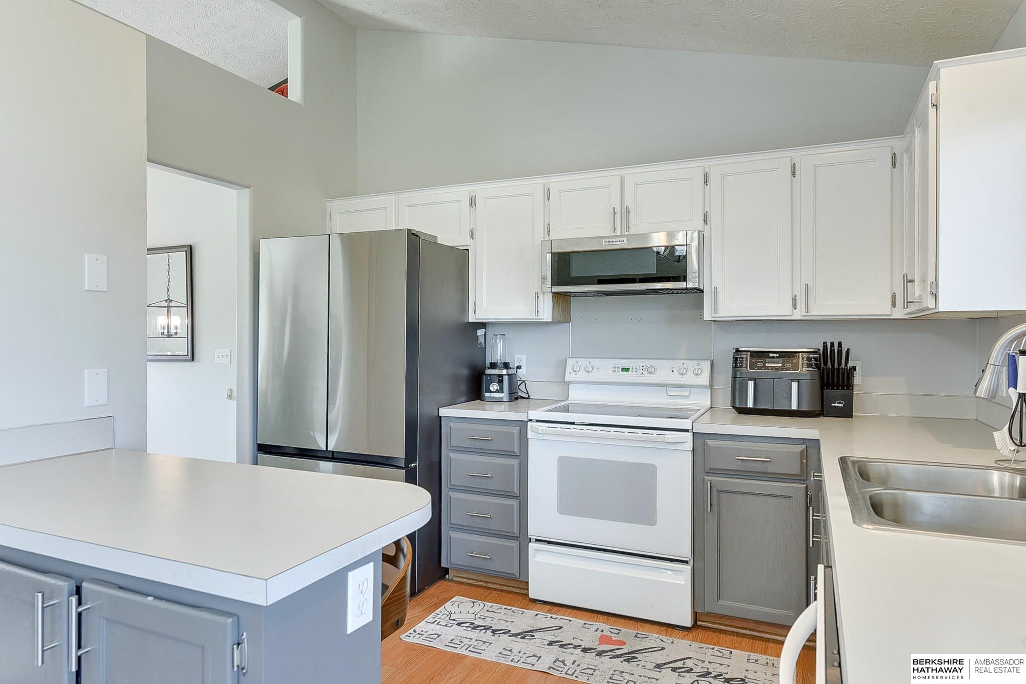 Omaha, Nebraska 68138, United States, 3 Bedrooms Bedrooms, ,2 BathroomsBathrooms,Residential,Pending,114000