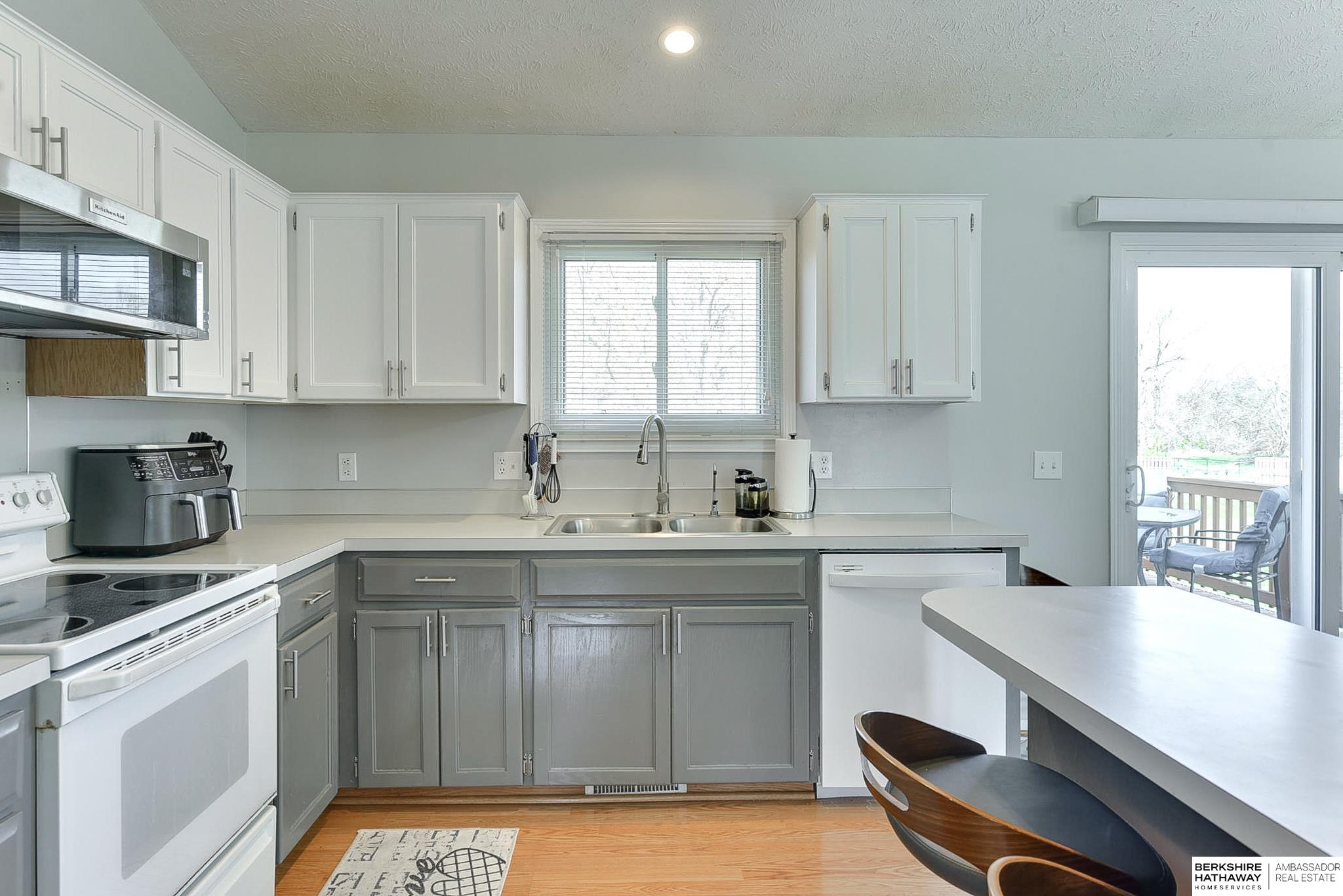 Omaha, Nebraska 68138, United States, 3 Bedrooms Bedrooms, ,2 BathroomsBathrooms,Residential,Pending,114000