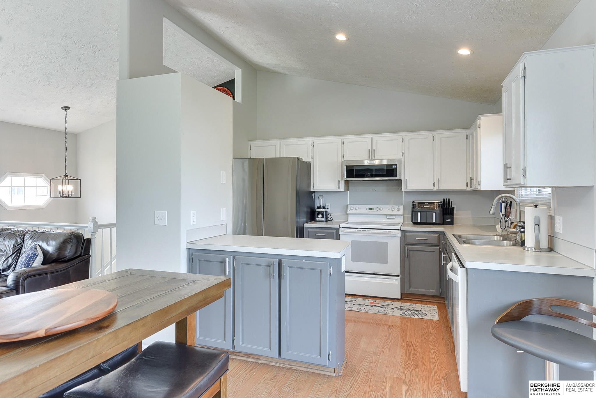 Omaha, Nebraska 68138, United States, 3 Bedrooms Bedrooms, ,2 BathroomsBathrooms,Residential,Pending,114000