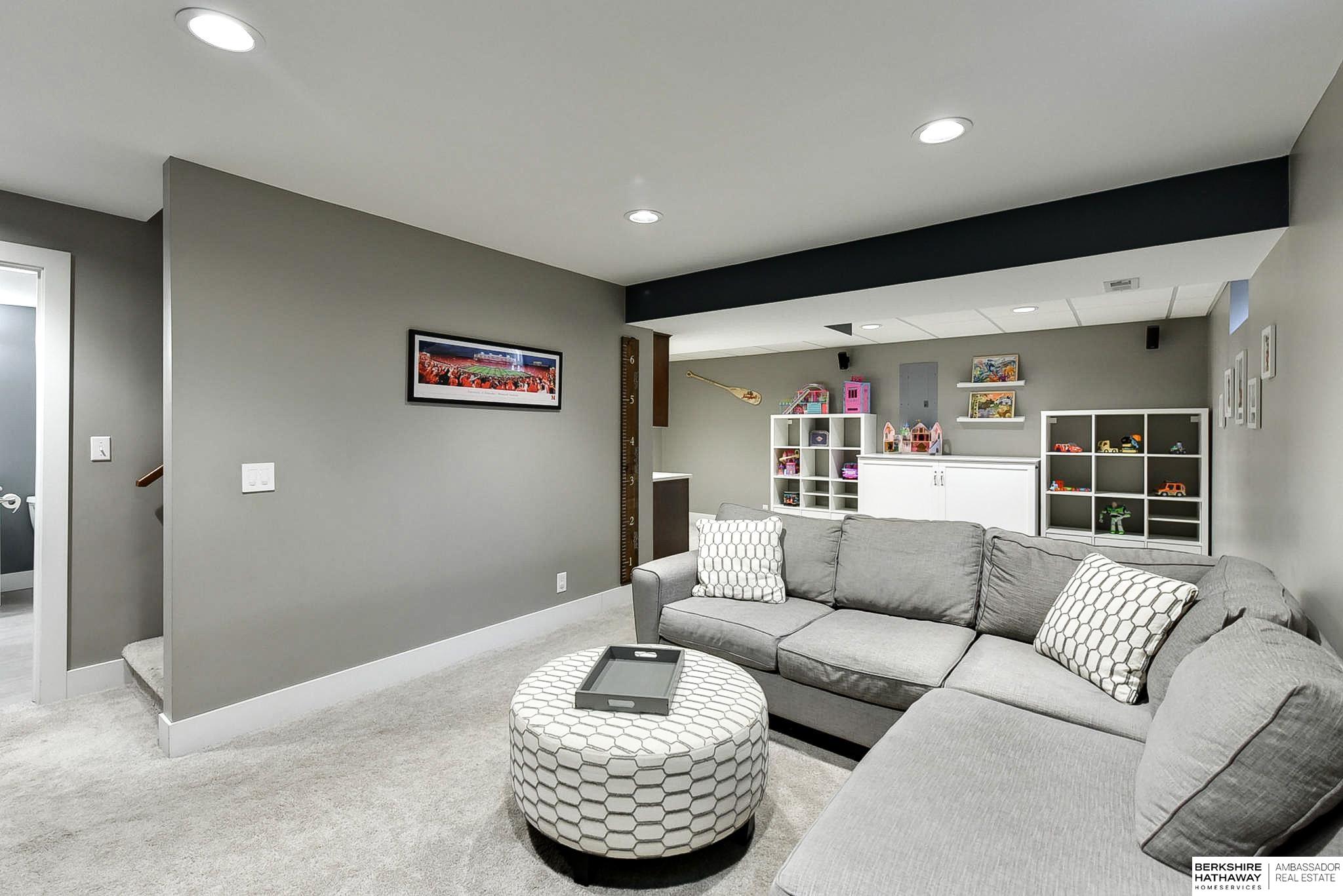 Papillion, Nebraska 68046, United States, 4 Bedrooms Bedrooms, ,4 BathroomsBathrooms,Residential,Pending,83192