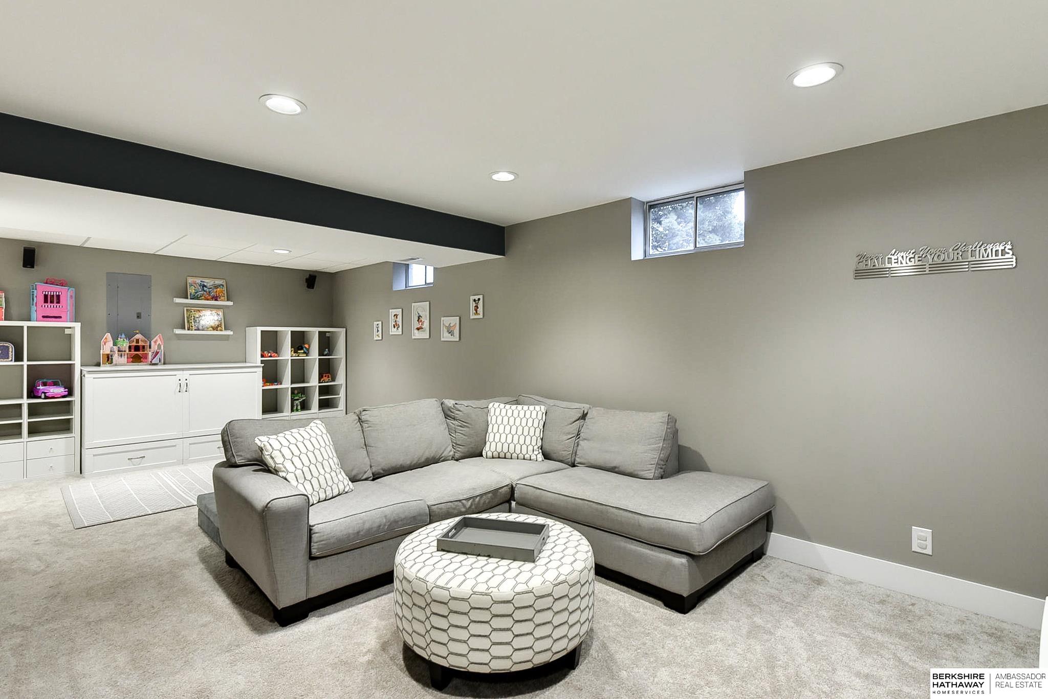 Papillion, Nebraska 68046, United States, 4 Bedrooms Bedrooms, ,4 BathroomsBathrooms,Residential,Pending,83192