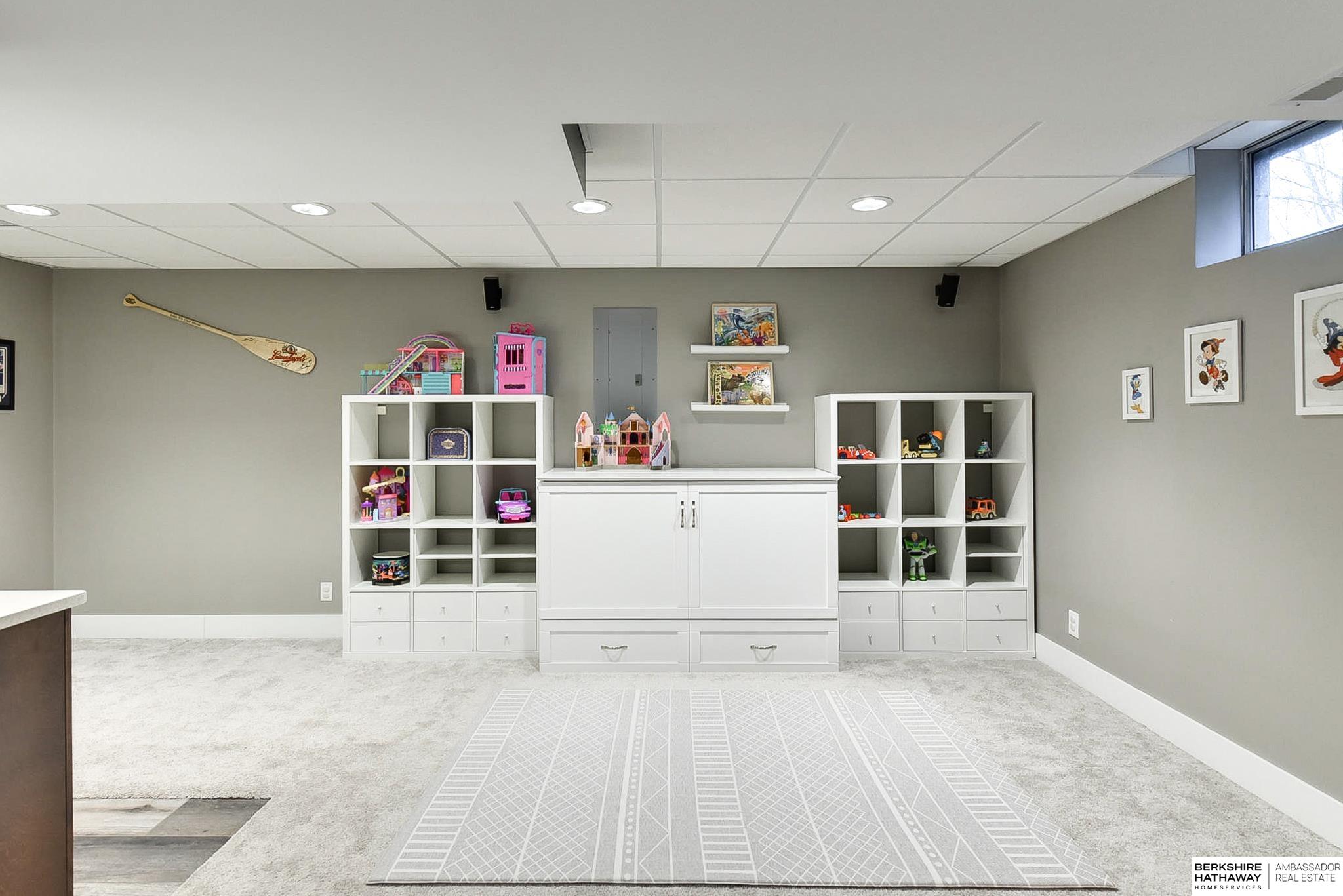 Papillion, Nebraska 68046, United States, 4 Bedrooms Bedrooms, ,4 BathroomsBathrooms,Residential,Pending,83192