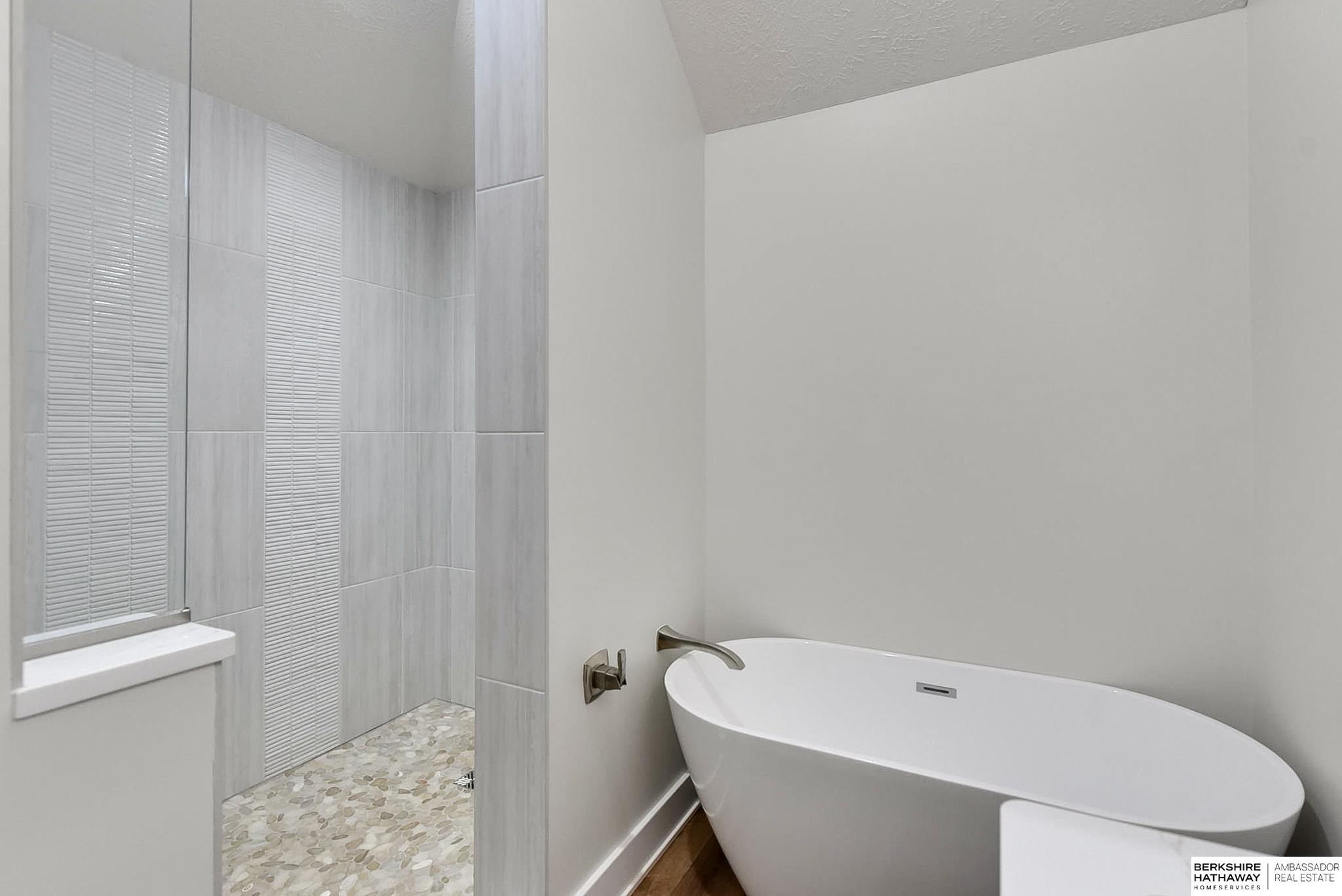 Papillion, Nebraska 68046, United States, 4 Bedrooms Bedrooms, ,4 BathroomsBathrooms,Residential,Pending,83192