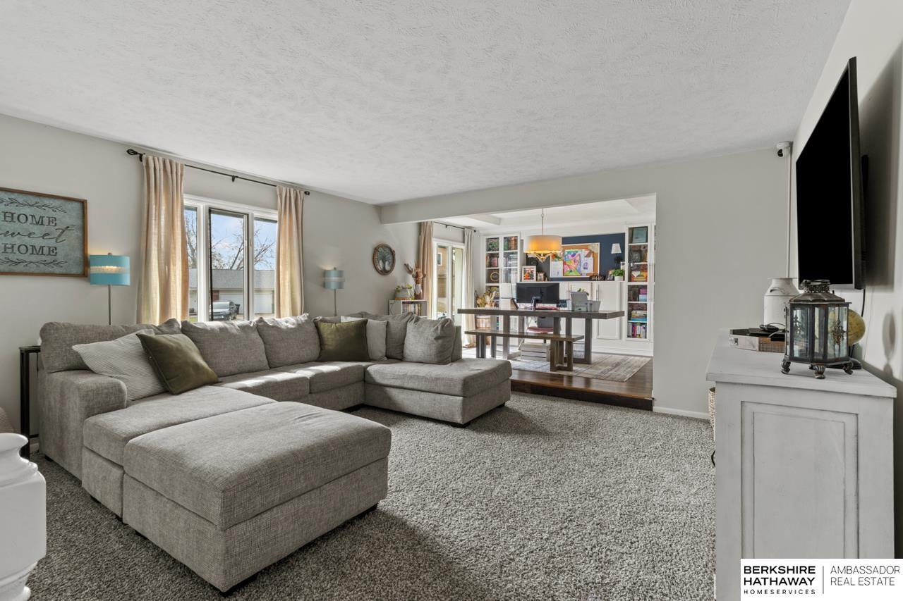 Omaha, Nebraska 68130, United States, 3 Bedrooms Bedrooms, ,2 BathroomsBathrooms,Residential,Pending,105813