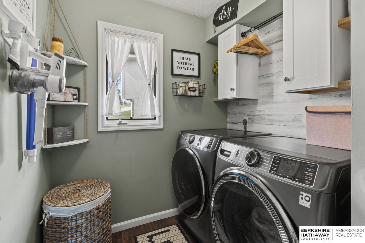 Omaha, Nebraska 68130, United States, 3 Bedrooms Bedrooms, ,2 BathroomsBathrooms,Residential,Pending,105813