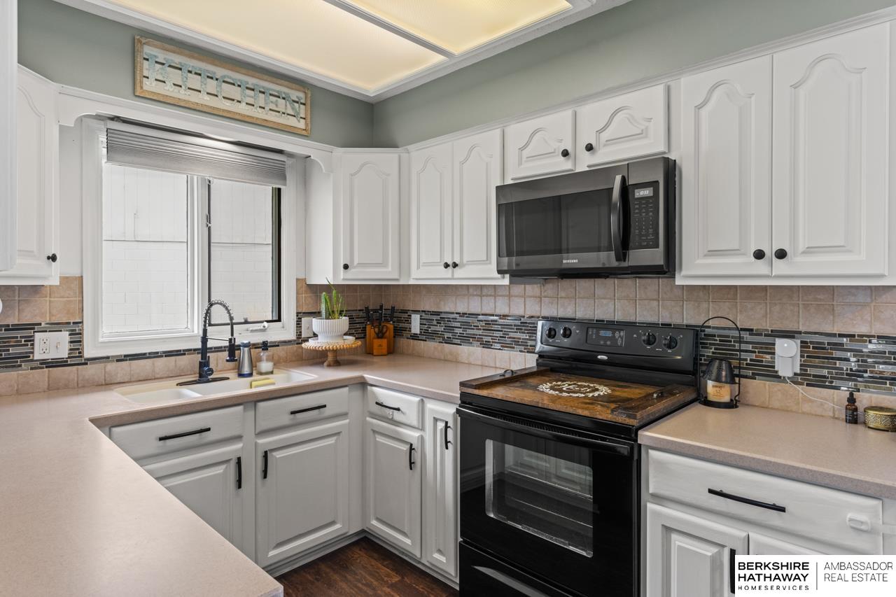 Omaha, Nebraska 68130, United States, 3 Bedrooms Bedrooms, ,2 BathroomsBathrooms,Residential,Pending,105813