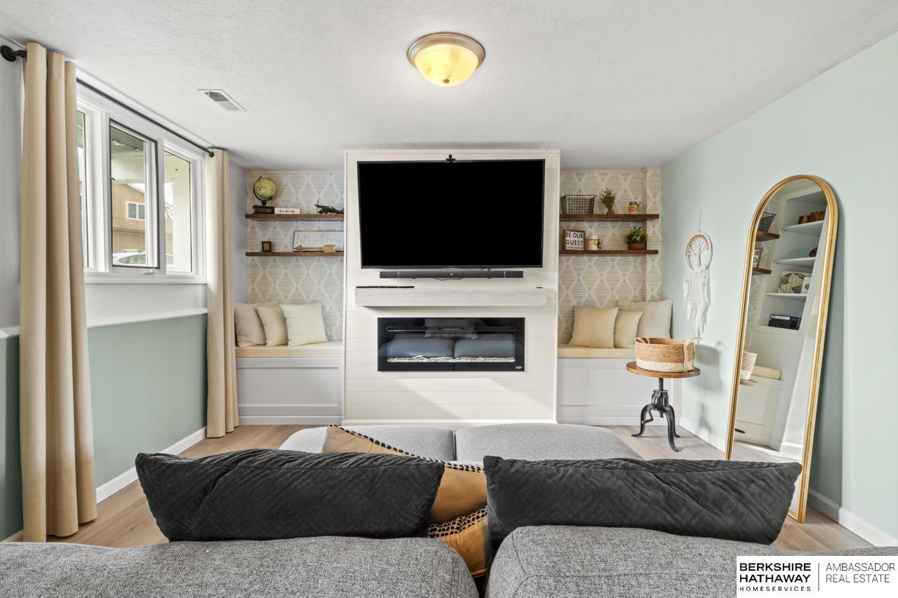 Omaha, Nebraska 68130, United States, 3 Bedrooms Bedrooms, ,2 BathroomsBathrooms,Residential,Pending,105813