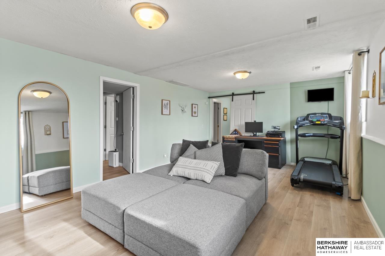 Omaha, Nebraska 68130, United States, 3 Bedrooms Bedrooms, ,2 BathroomsBathrooms,Residential,Pending,105813