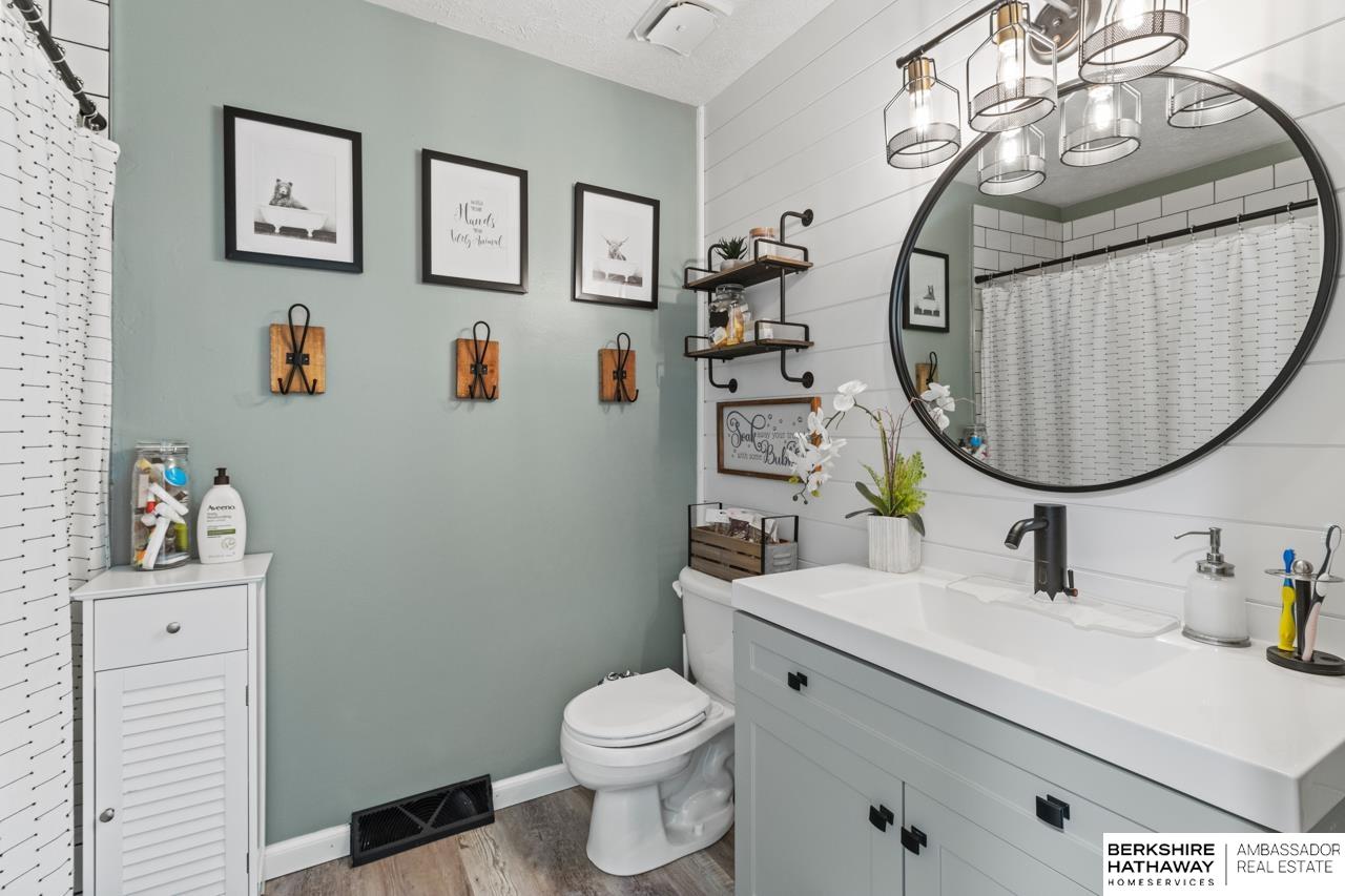 Omaha, Nebraska 68130, United States, 3 Bedrooms Bedrooms, ,2 BathroomsBathrooms,Residential,Pending,105813