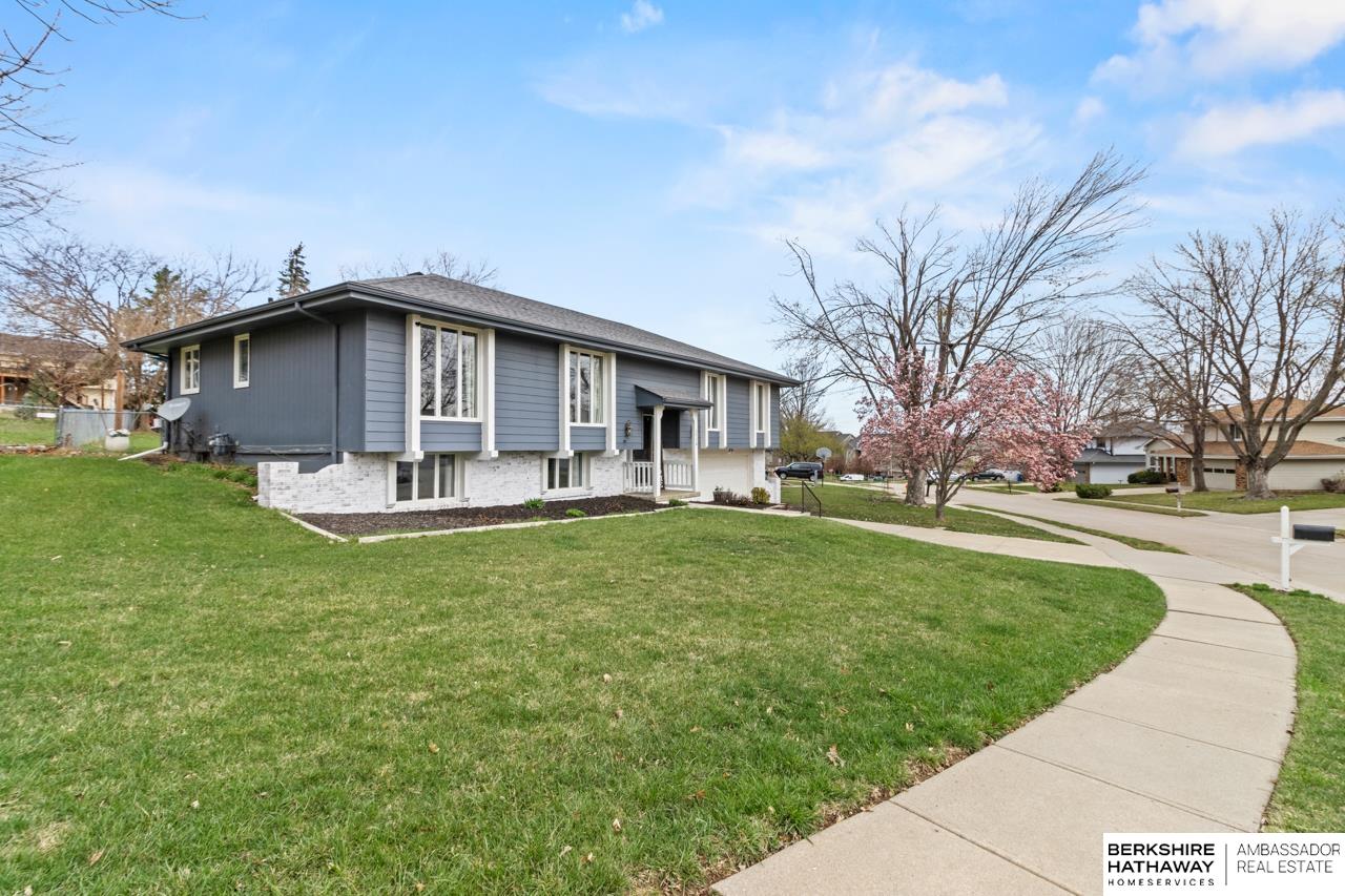 Omaha, Nebraska 68130, United States, 3 Bedrooms Bedrooms, ,2 BathroomsBathrooms,Residential,Pending,105813