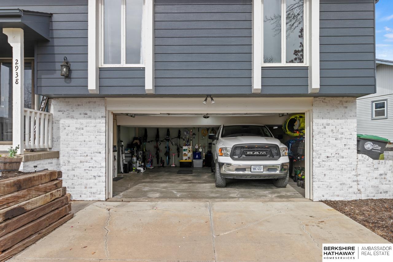 Omaha, Nebraska 68130, United States, 3 Bedrooms Bedrooms, ,2 BathroomsBathrooms,Residential,Pending,105813