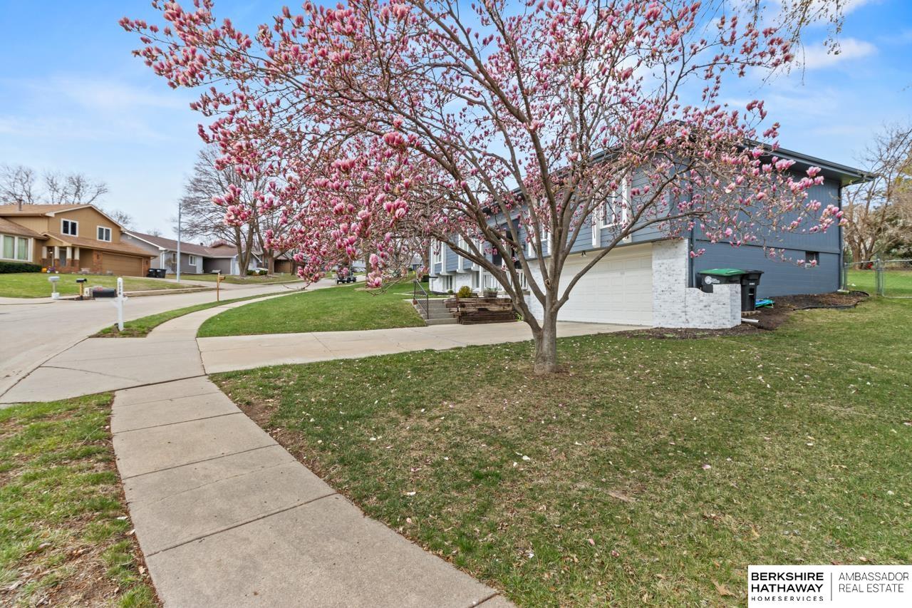 Omaha, Nebraska 68130, United States, 3 Bedrooms Bedrooms, ,2 BathroomsBathrooms,Residential,Pending,105813