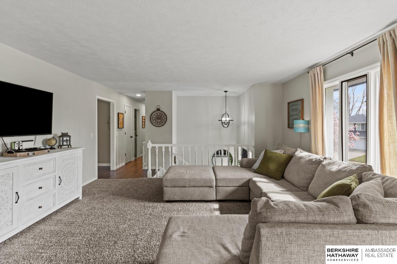 Omaha, Nebraska 68130, United States, 3 Bedrooms Bedrooms, ,2 BathroomsBathrooms,Residential,Pending,105813