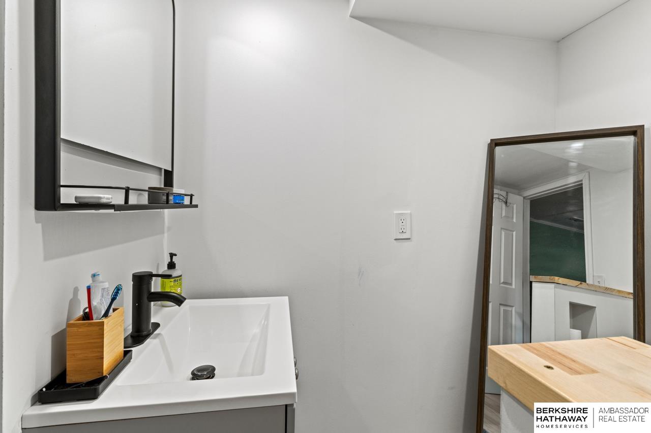 Omaha, Nebraska 68130, United States, 3 Bedrooms Bedrooms, ,2 BathroomsBathrooms,Residential,Pending,105813