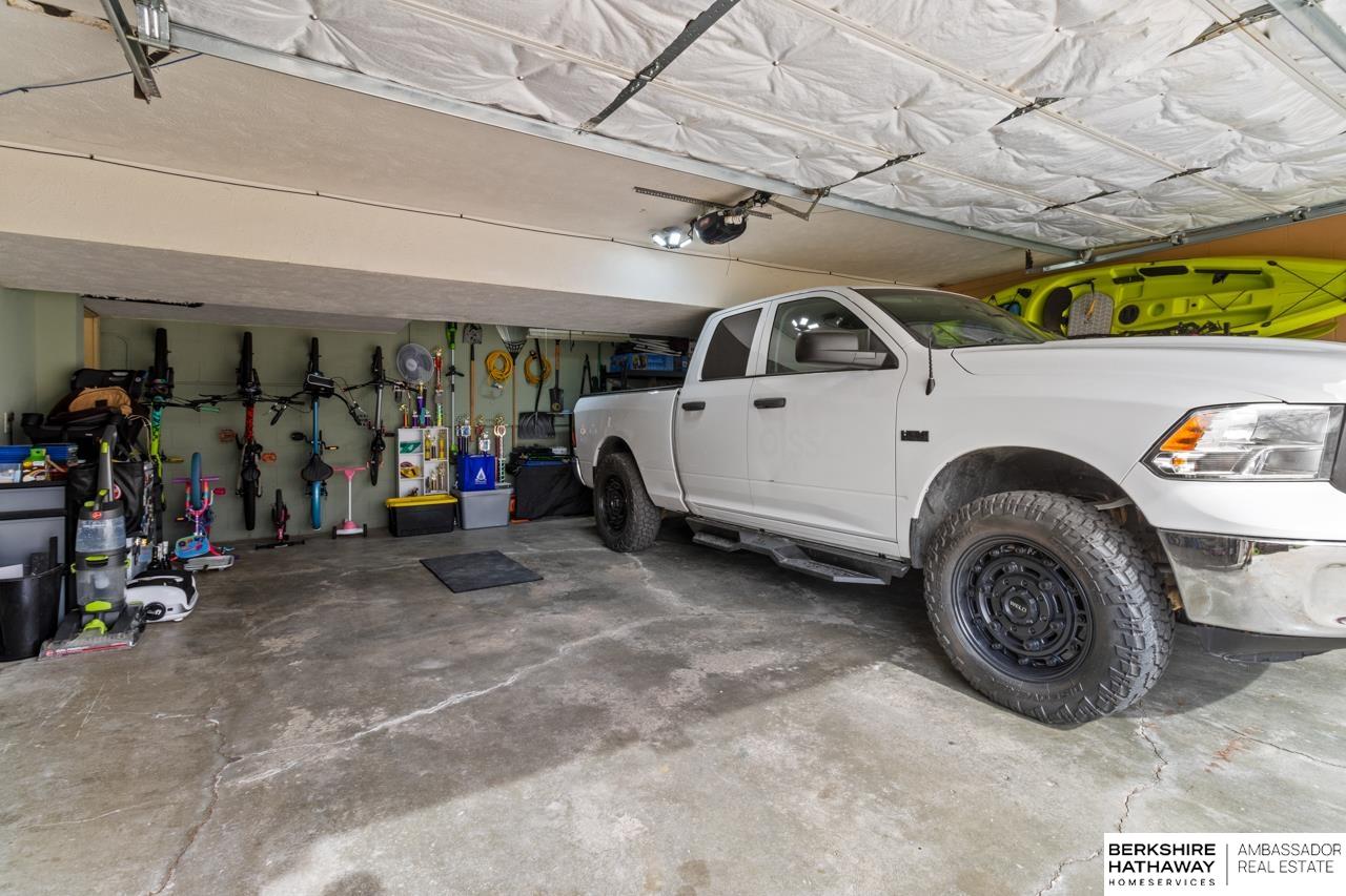 Omaha, Nebraska 68130, United States, 3 Bedrooms Bedrooms, ,2 BathroomsBathrooms,Residential,Pending,105813