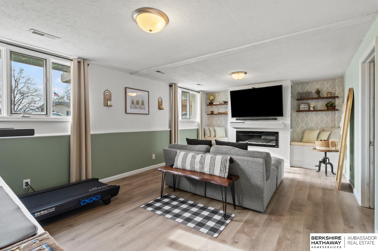 Omaha, Nebraska 68130, United States, 3 Bedrooms Bedrooms, ,2 BathroomsBathrooms,Residential,Pending,105813