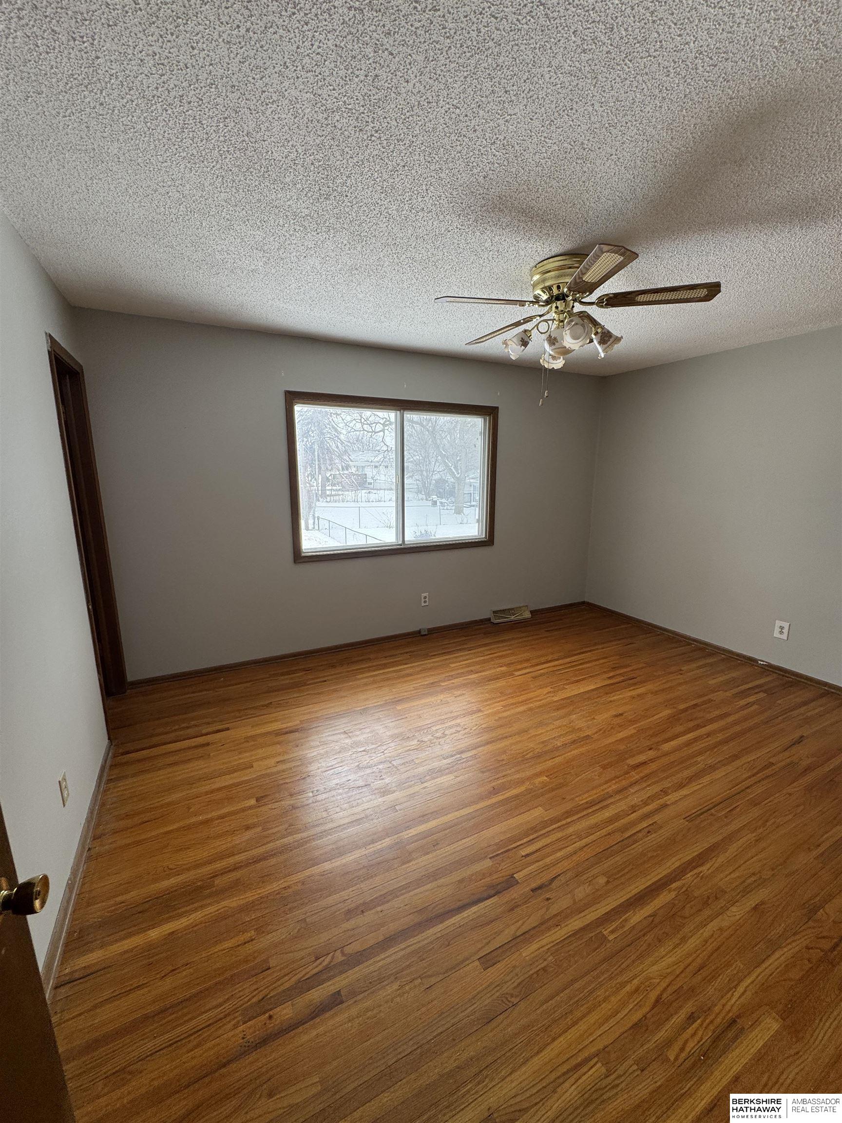 Omaha, Nebraska 68134, United States, 3 Bedrooms Bedrooms, ,2 BathroomsBathrooms,Residential,Pending,4174