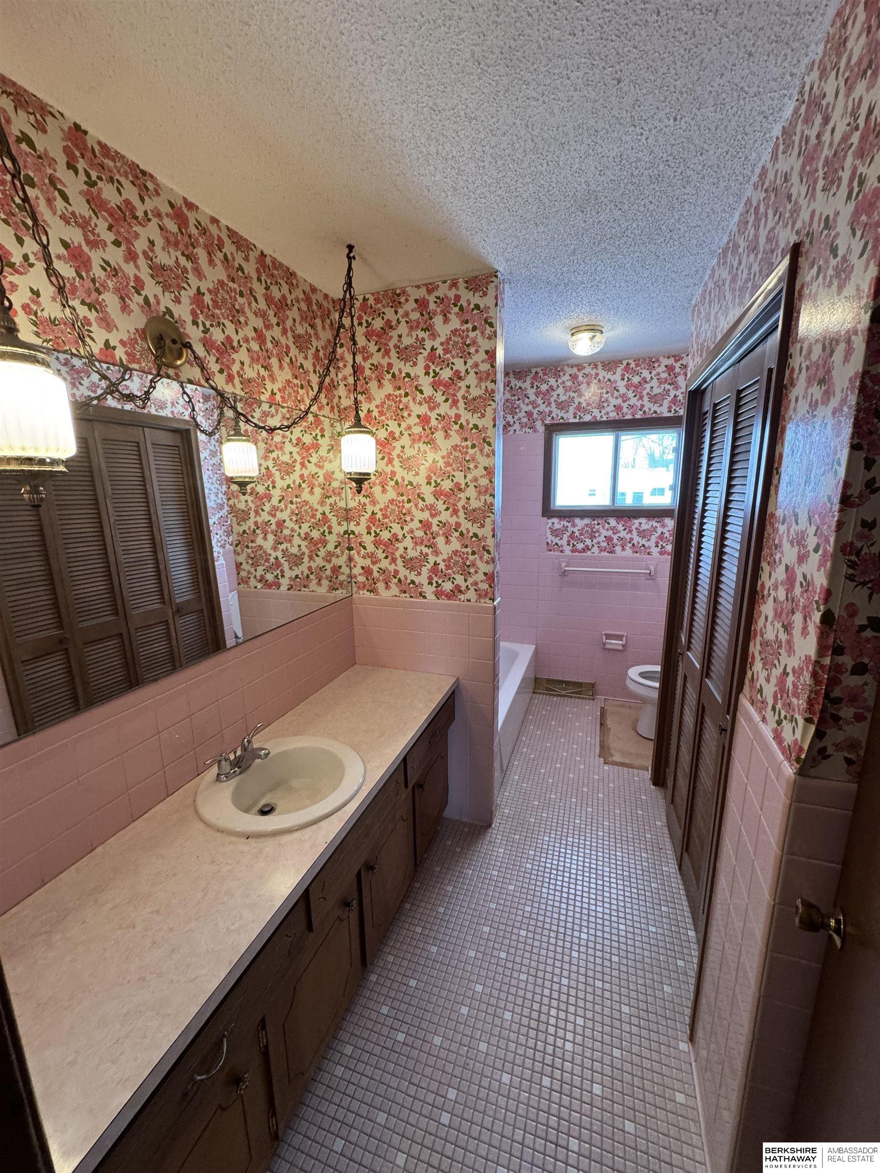 Omaha, Nebraska 68134, United States, 3 Bedrooms Bedrooms, ,2 BathroomsBathrooms,Residential,Pending,4174