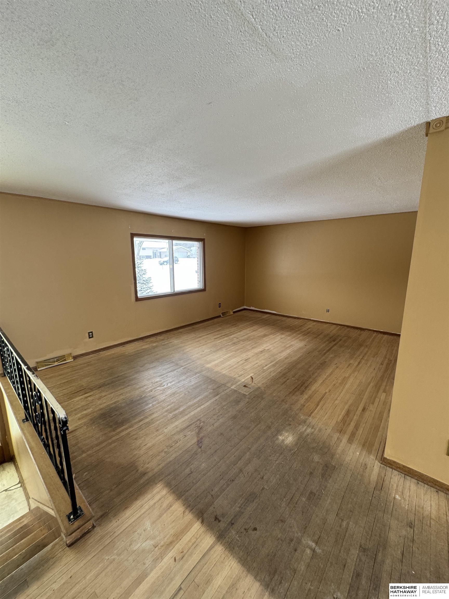 Omaha, Nebraska 68134, United States, 3 Bedrooms Bedrooms, ,2 BathroomsBathrooms,Residential,Pending,4174