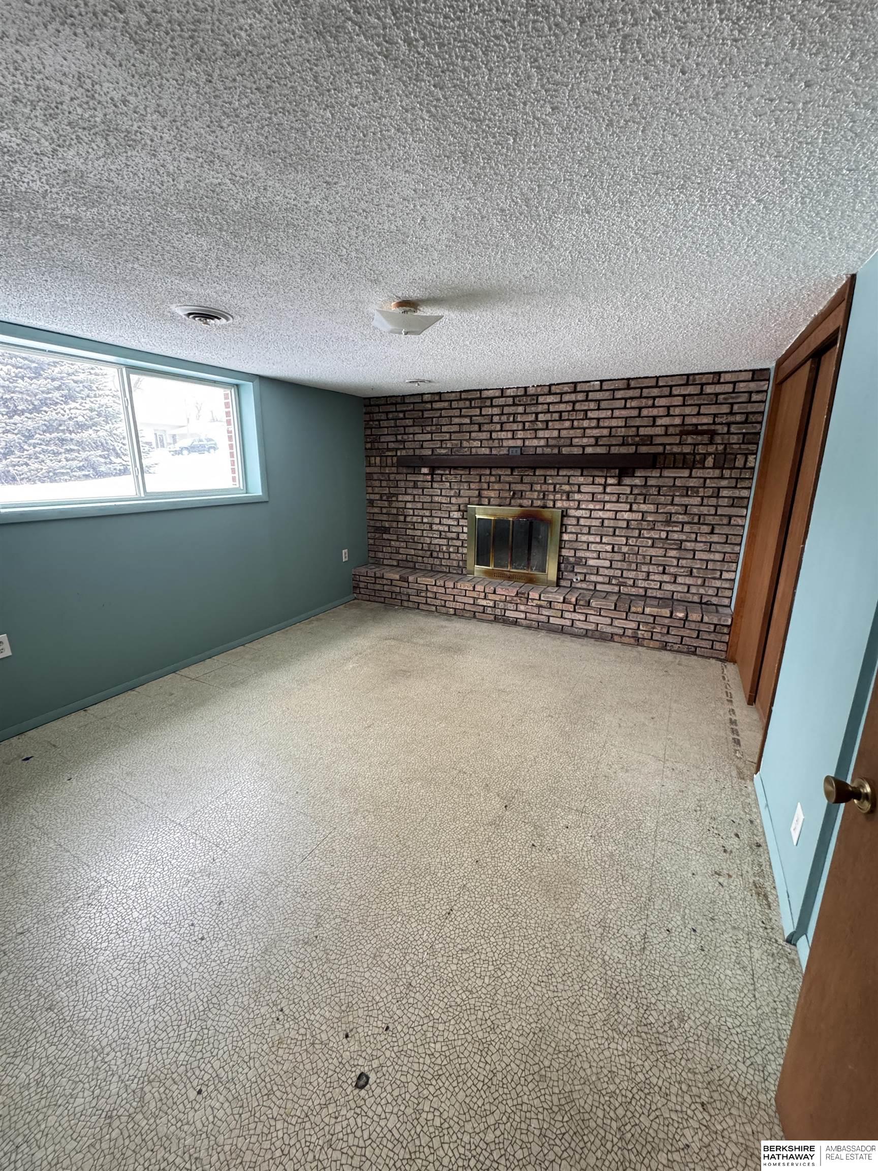 Omaha, Nebraska 68134, United States, 3 Bedrooms Bedrooms, ,2 BathroomsBathrooms,Residential,Pending,4174