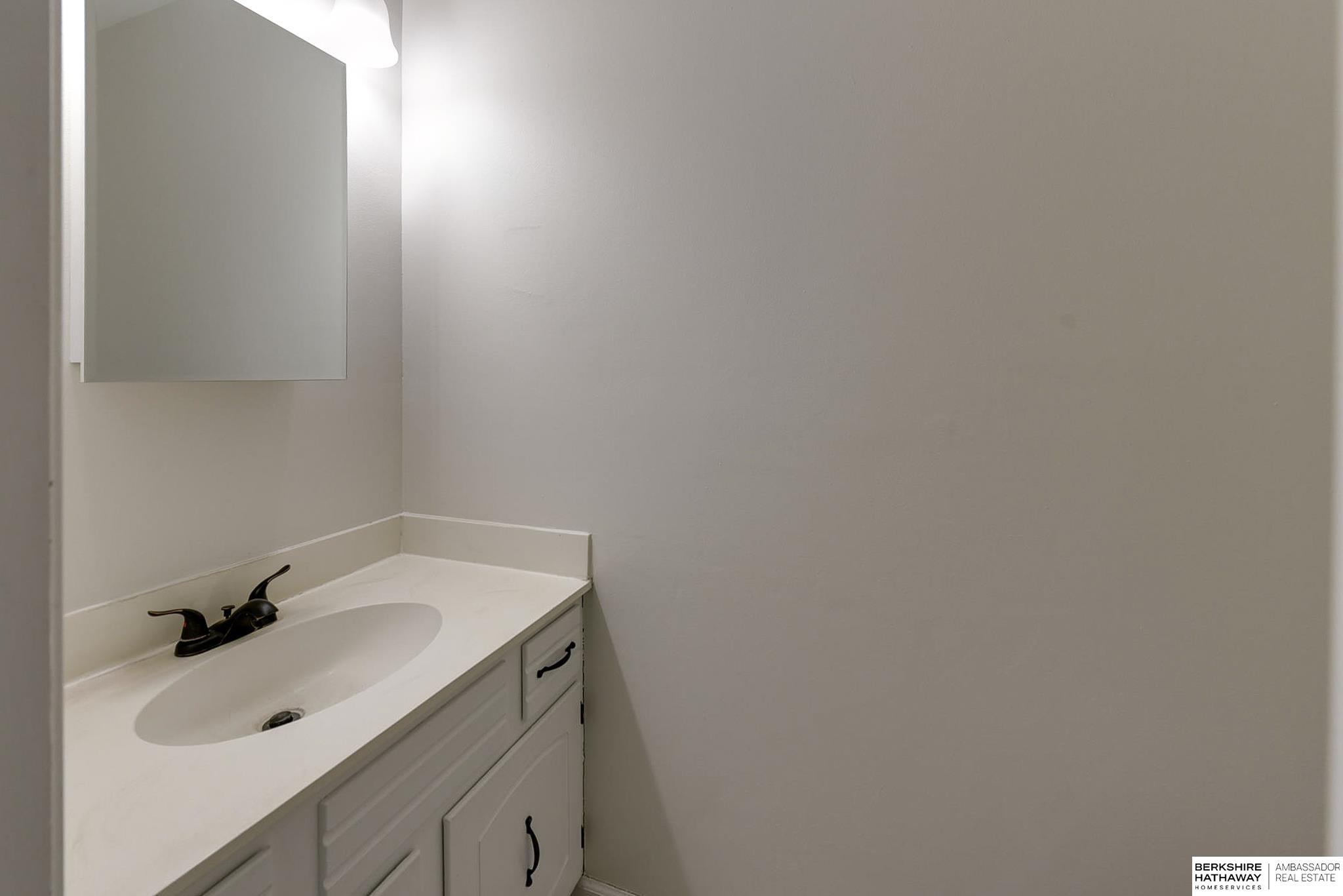 Bellevue, Nebraska 68005, United States, 4 Bedrooms Bedrooms, ,3 BathroomsBathrooms,Residential,Pending,26627