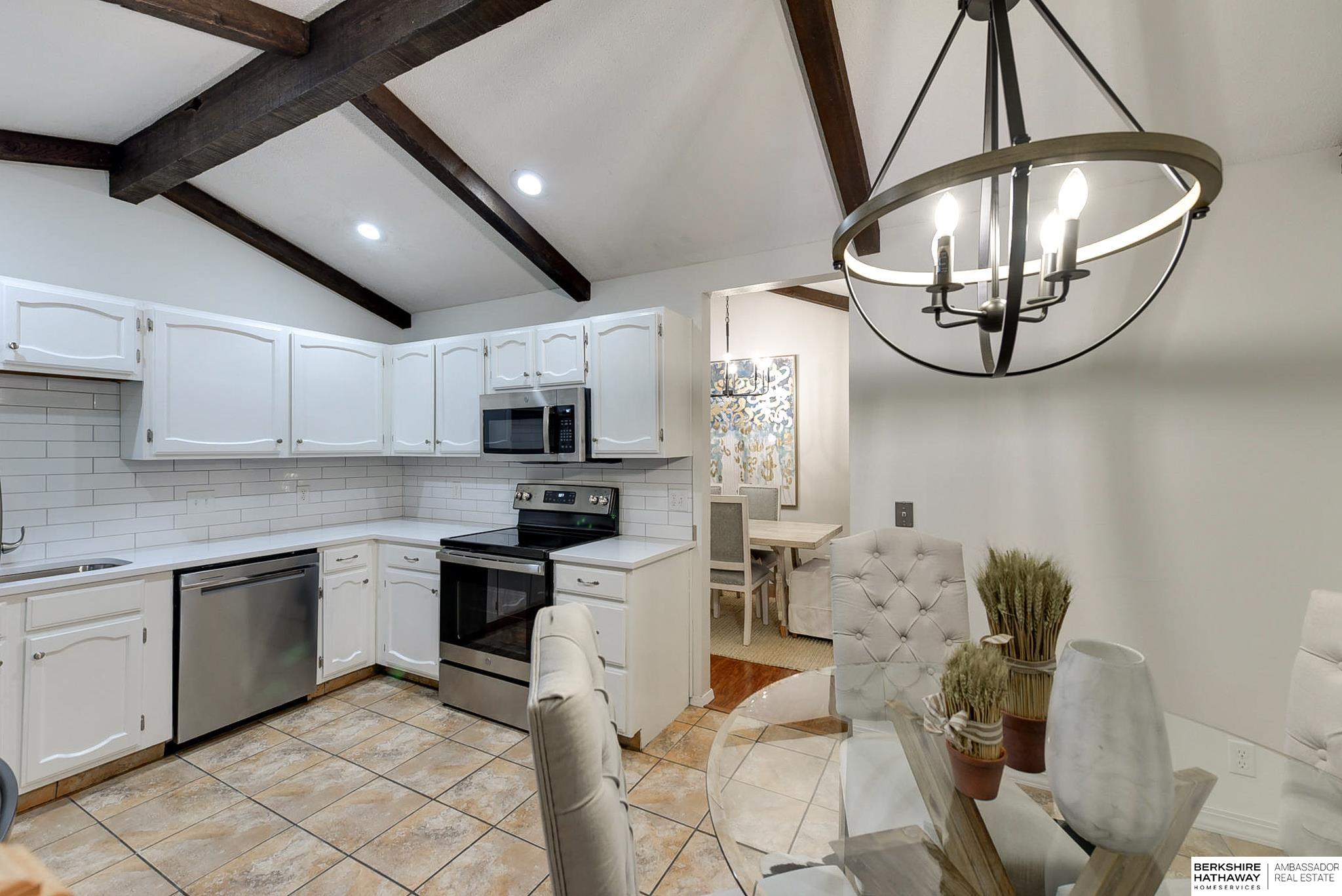 Bellevue, Nebraska 68005, United States, 4 Bedrooms Bedrooms, ,3 BathroomsBathrooms,Residential,Pending,26627