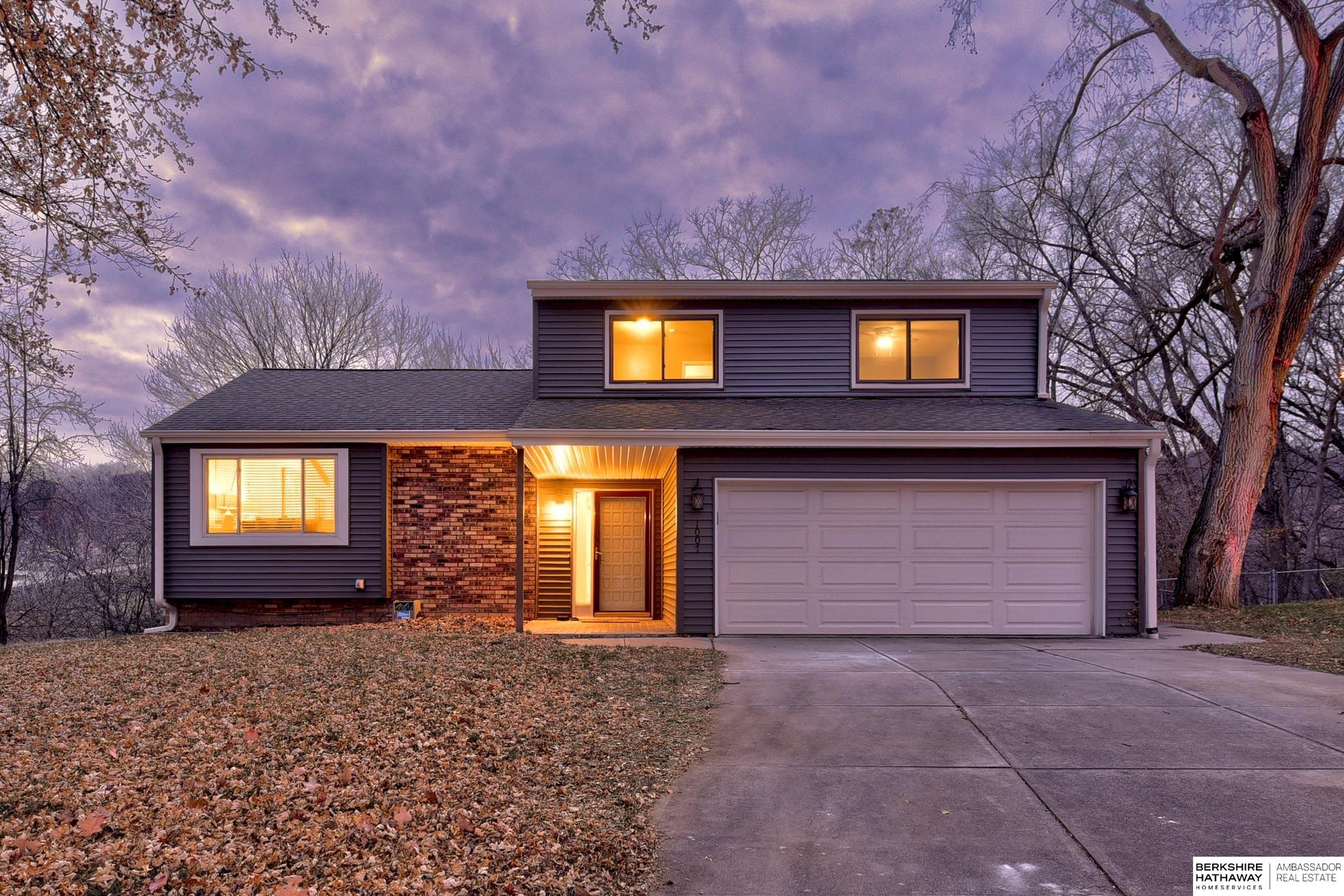 Bellevue, Nebraska 68005, United States, 4 Bedrooms Bedrooms, ,3 BathroomsBathrooms,Residential,Pending,26627