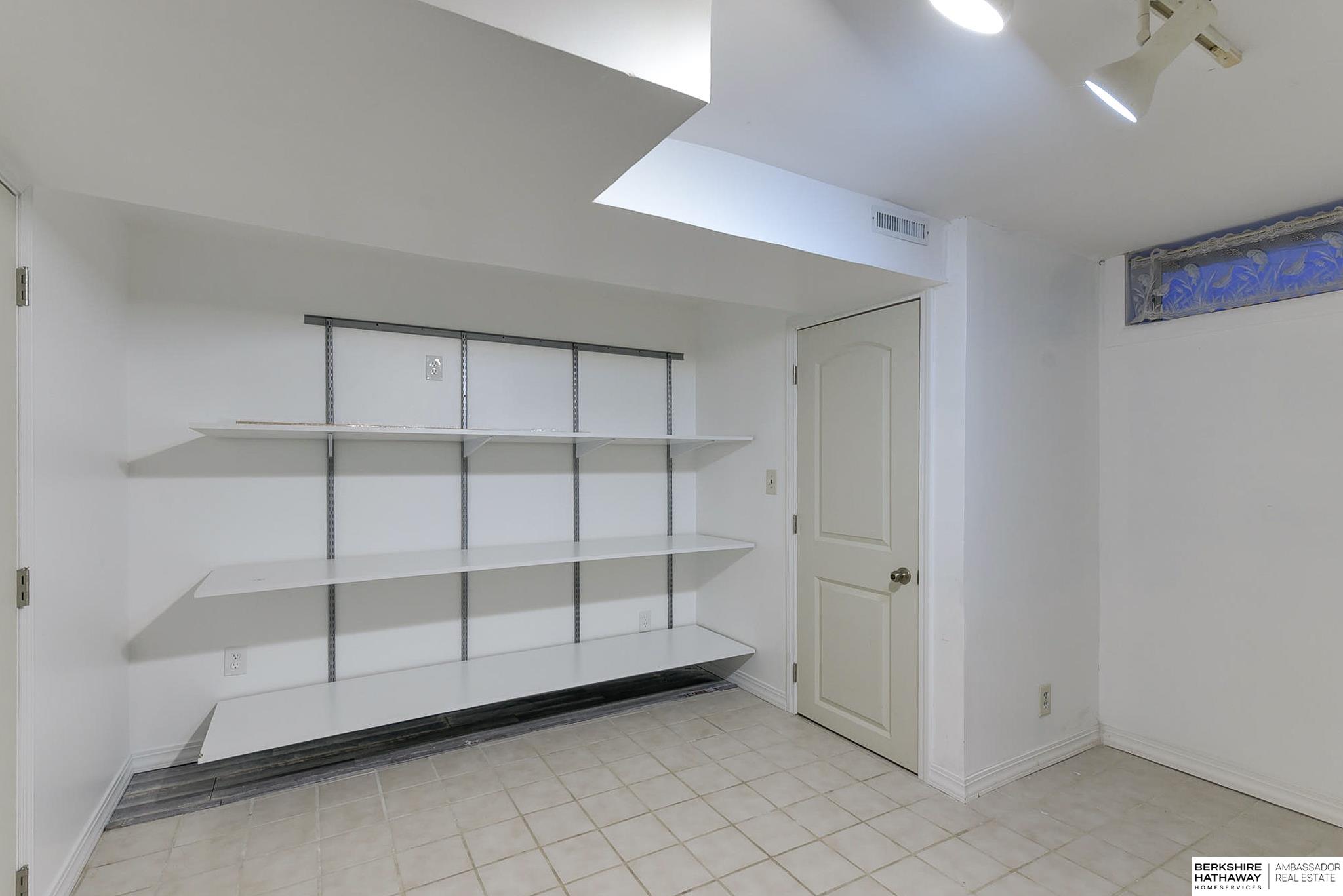 Bellevue, Nebraska 68005, United States, 4 Bedrooms Bedrooms, ,3 BathroomsBathrooms,Residential,Pending,26627