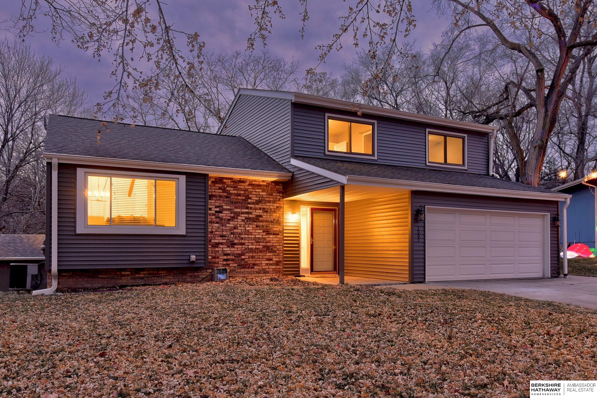 Bellevue, Nebraska 68005, United States, 4 Bedrooms Bedrooms, ,3 BathroomsBathrooms,Residential,Pending,26627