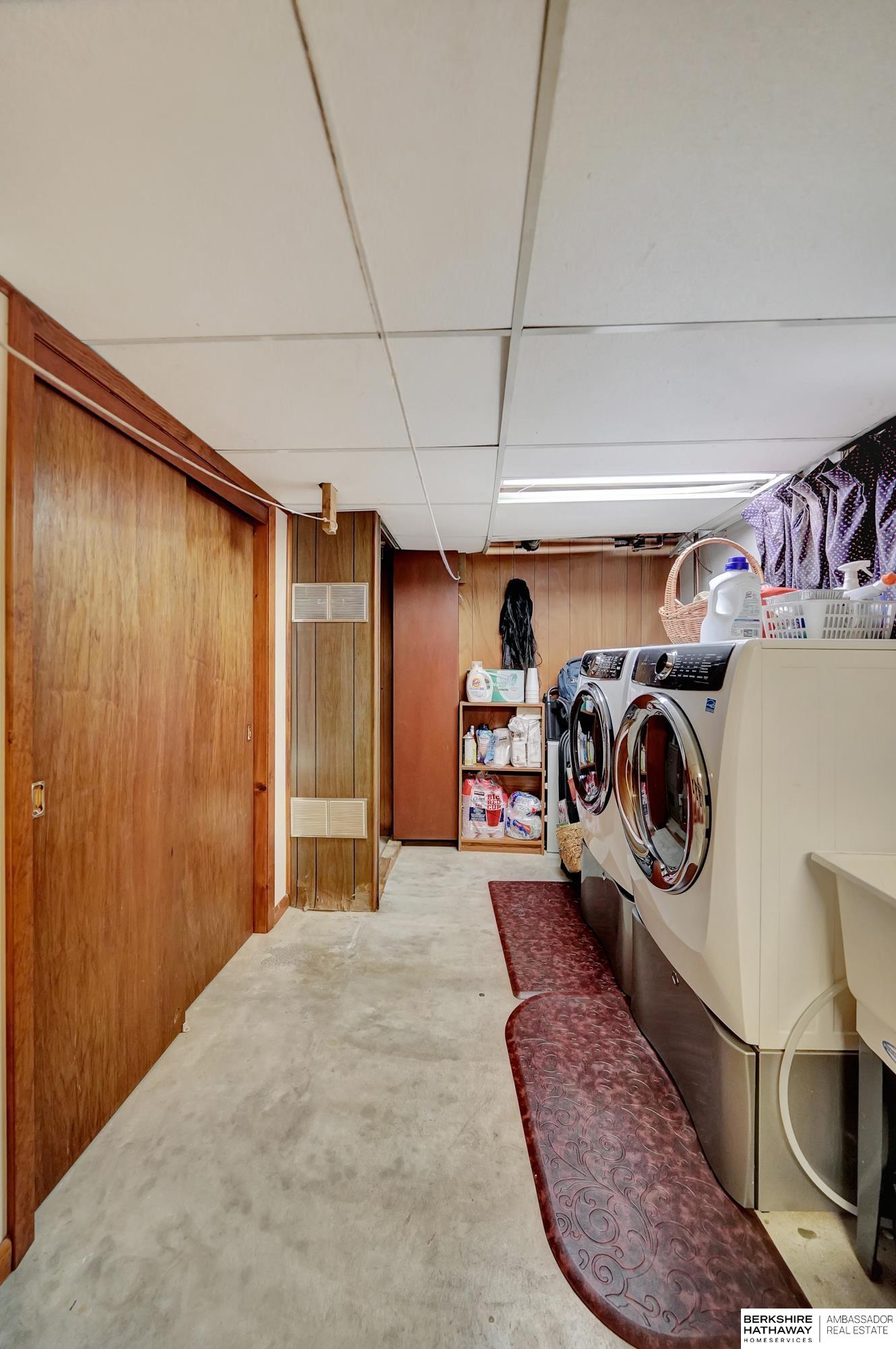 Lincoln, Nebraska 68516, United States, 3 Bedrooms Bedrooms, ,2 BathroomsBathrooms,Residential,Pending,92172