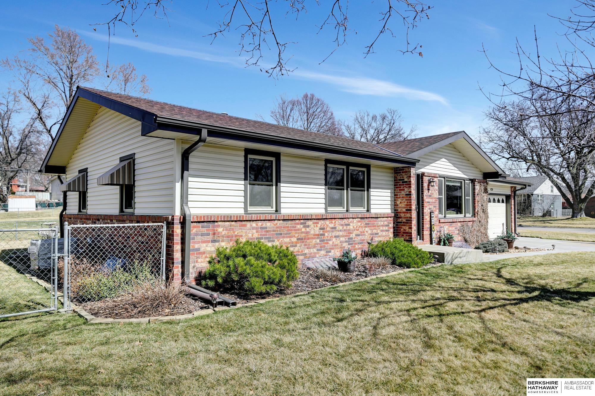 Lincoln, Nebraska 68516, United States, 3 Bedrooms Bedrooms, ,2 BathroomsBathrooms,Residential,Pending,92172