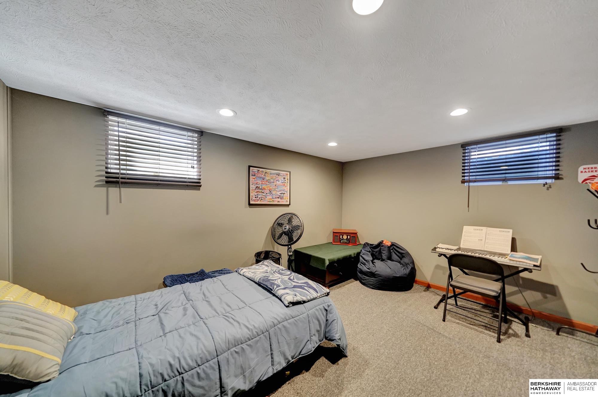 Lincoln, Nebraska 68516, United States, 3 Bedrooms Bedrooms, ,2 BathroomsBathrooms,Residential,Pending,92172