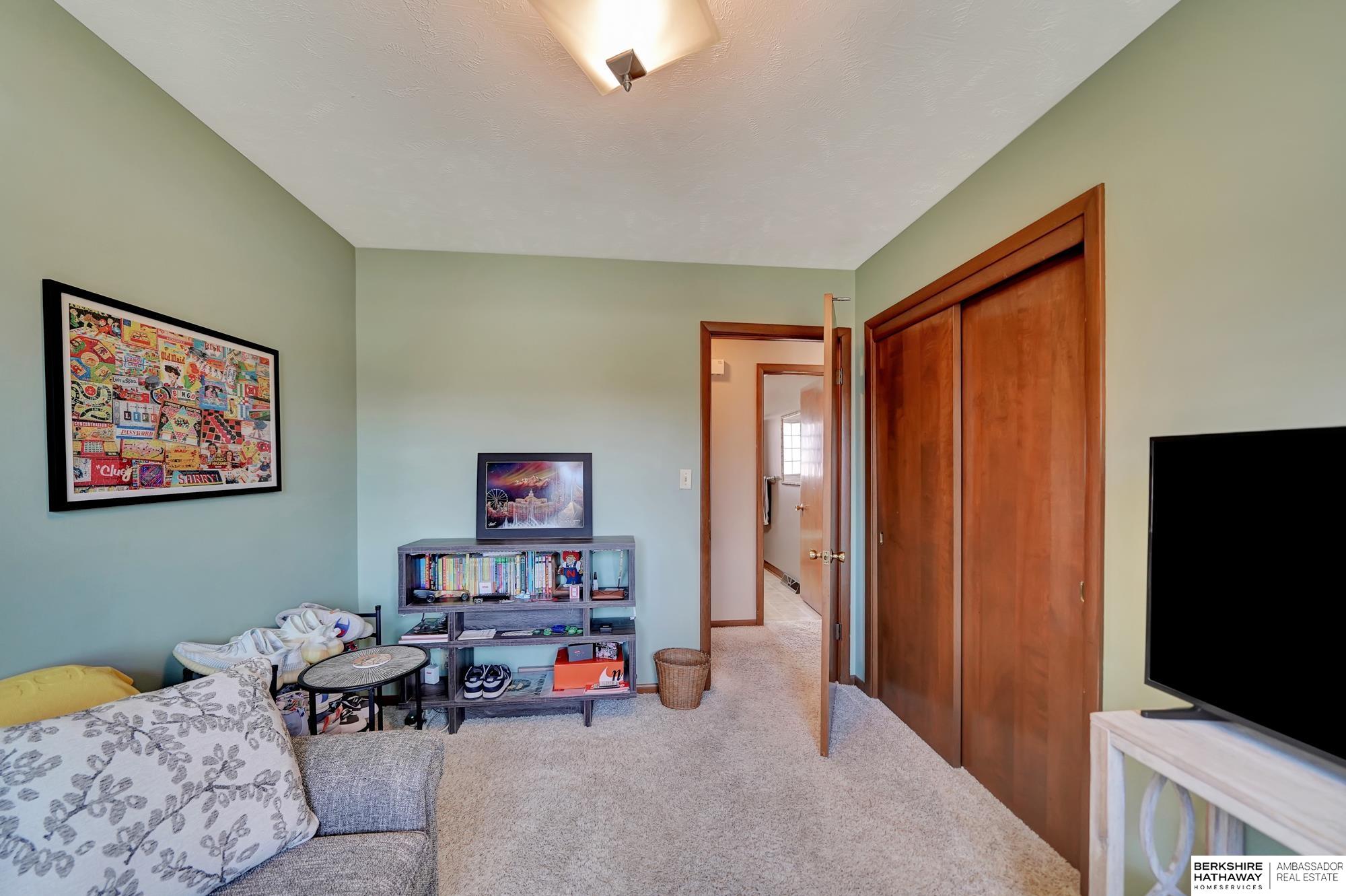 Lincoln, Nebraska 68516, United States, 3 Bedrooms Bedrooms, ,2 BathroomsBathrooms,Residential,Pending,92172