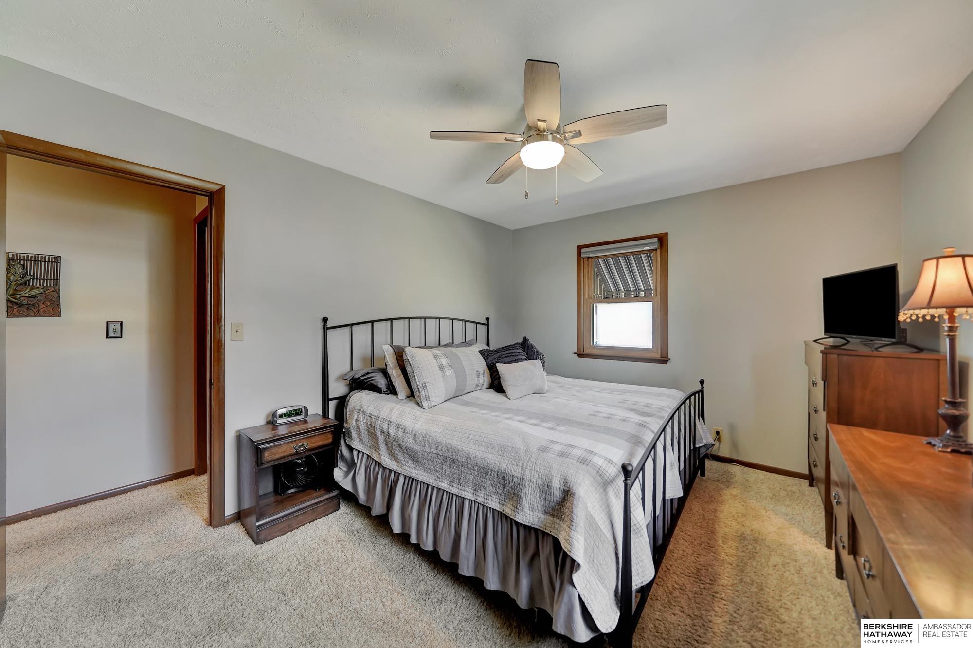 Lincoln, Nebraska 68516, United States, 3 Bedrooms Bedrooms, ,2 BathroomsBathrooms,Residential,Pending,92172