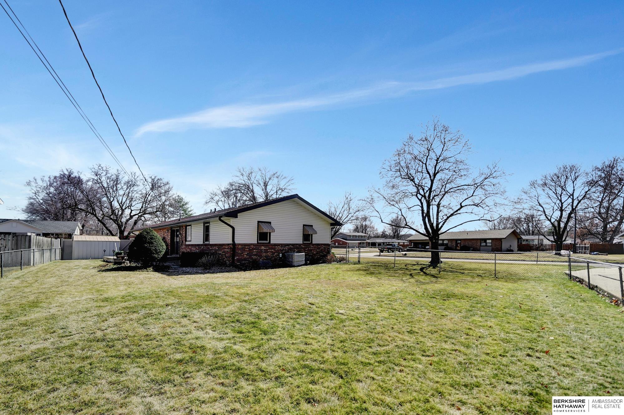 Lincoln, Nebraska 68516, United States, 3 Bedrooms Bedrooms, ,2 BathroomsBathrooms,Residential,Pending,92172